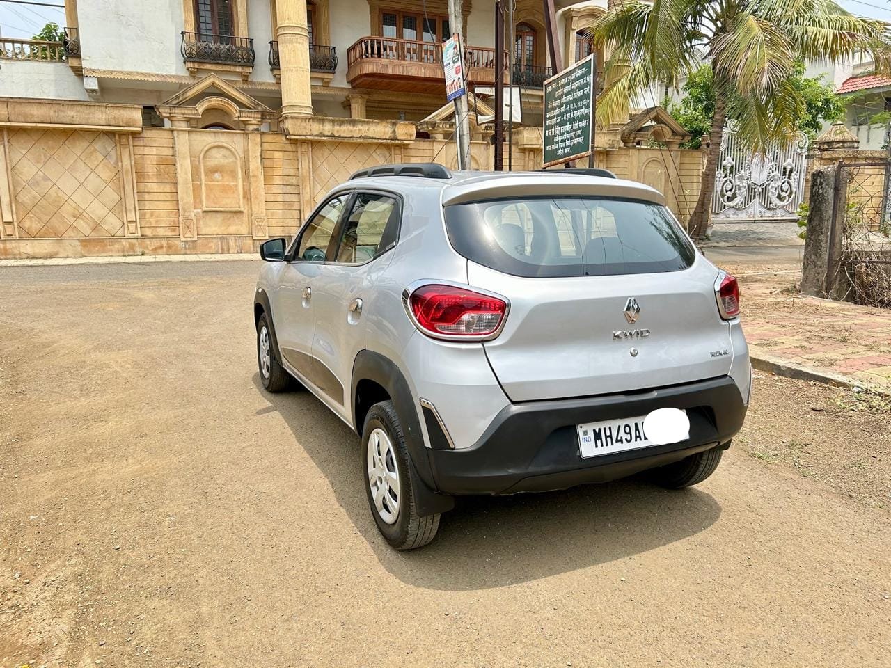 
								Renault Kwid RXL full									