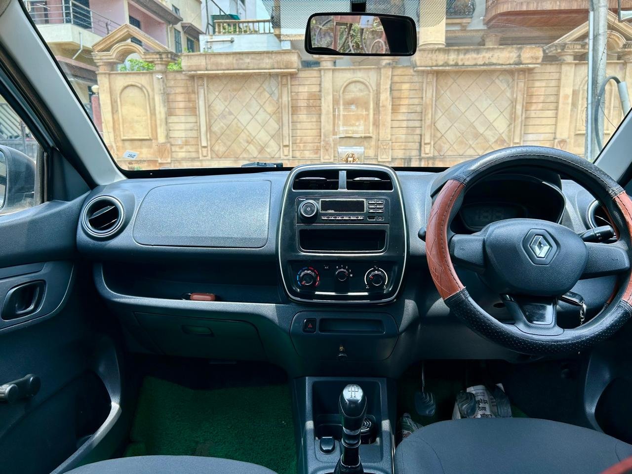 
								Renault Kwid RXL full									