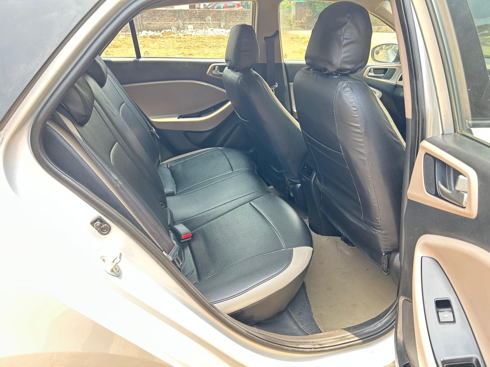 
								Hyundai i20 Asta VTVT – Petrol full									