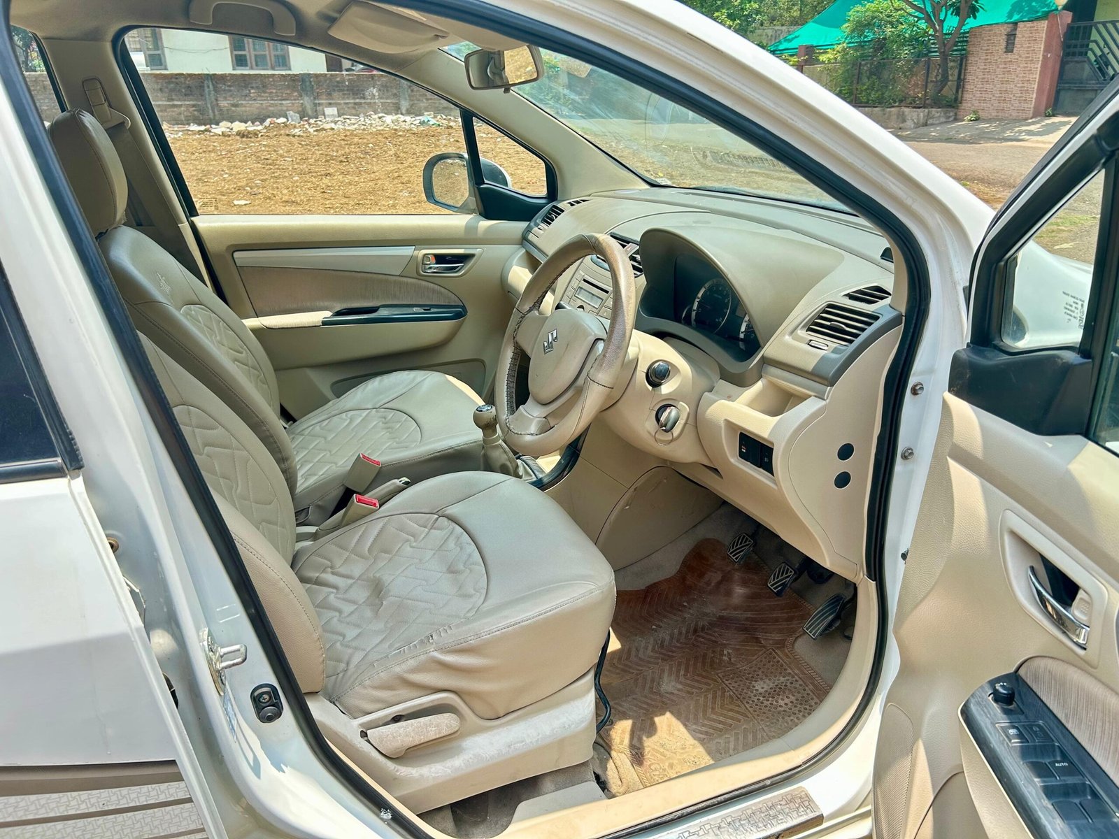 
								Maruti Suzuki Ertiga VXi – Petrol full									
