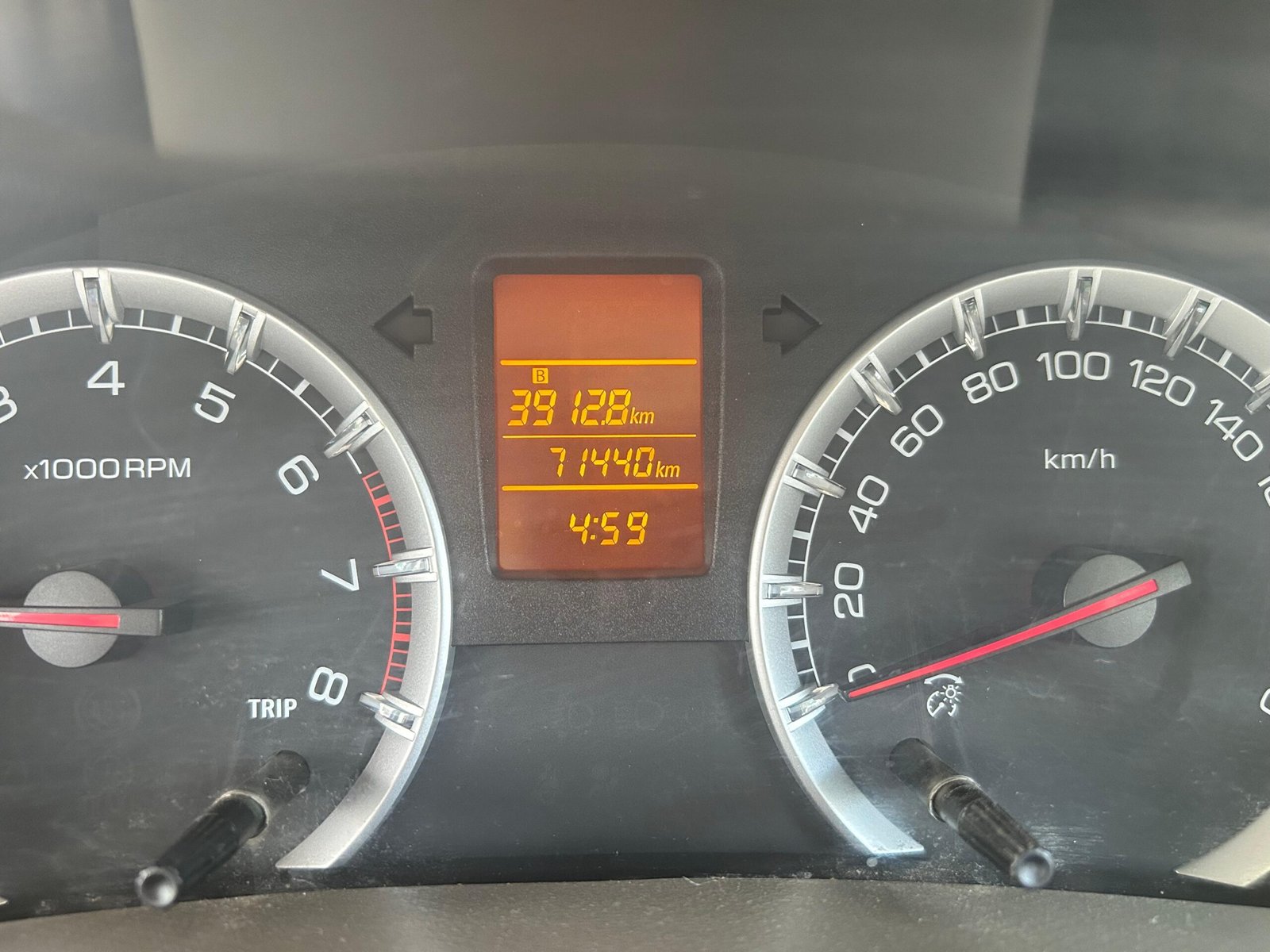 
								Maruti Suzuki Ertiga VXi – Petrol full									