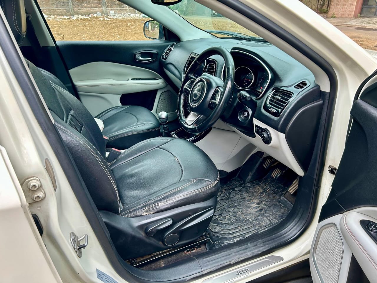 
								Jeep Compass Limited 2.0 Diesel – April 2018 | 1st Owner | Nagpur full									