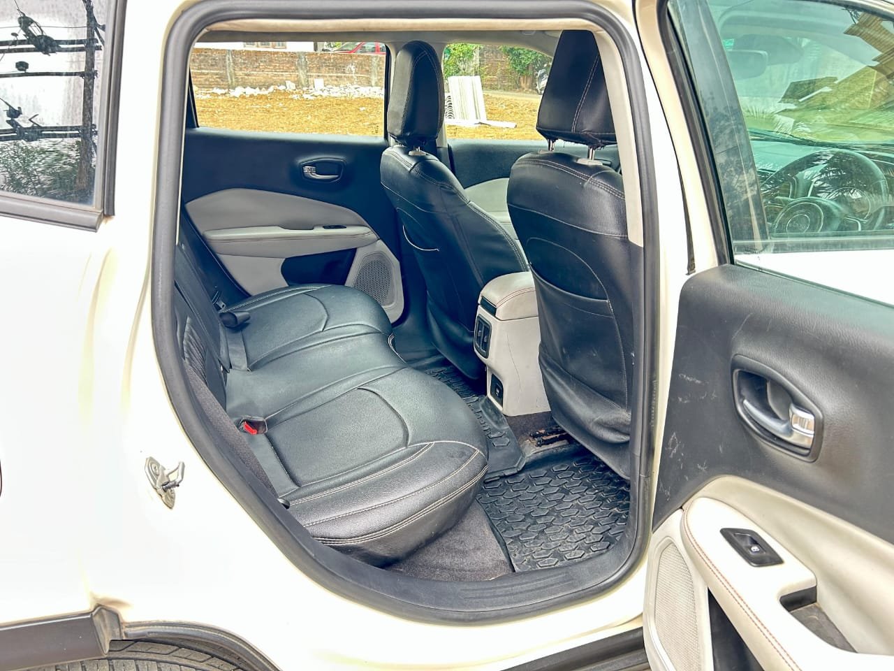 
								Jeep Compass Limited 2.0 Diesel – April 2018 | 1st Owner | Nagpur full									