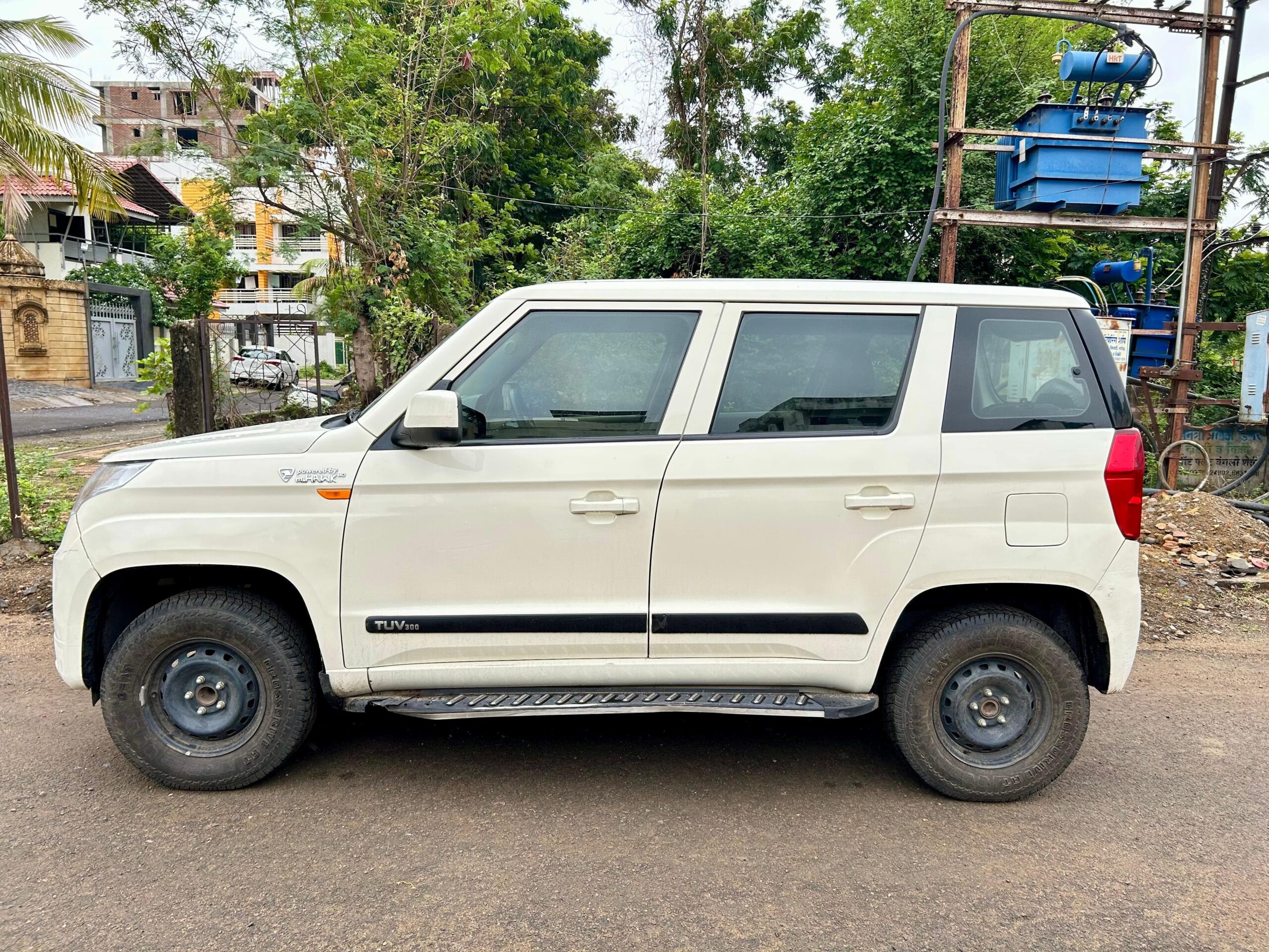 
								Mahindra TUV 300 T4+ – 7 Seater SUV full									