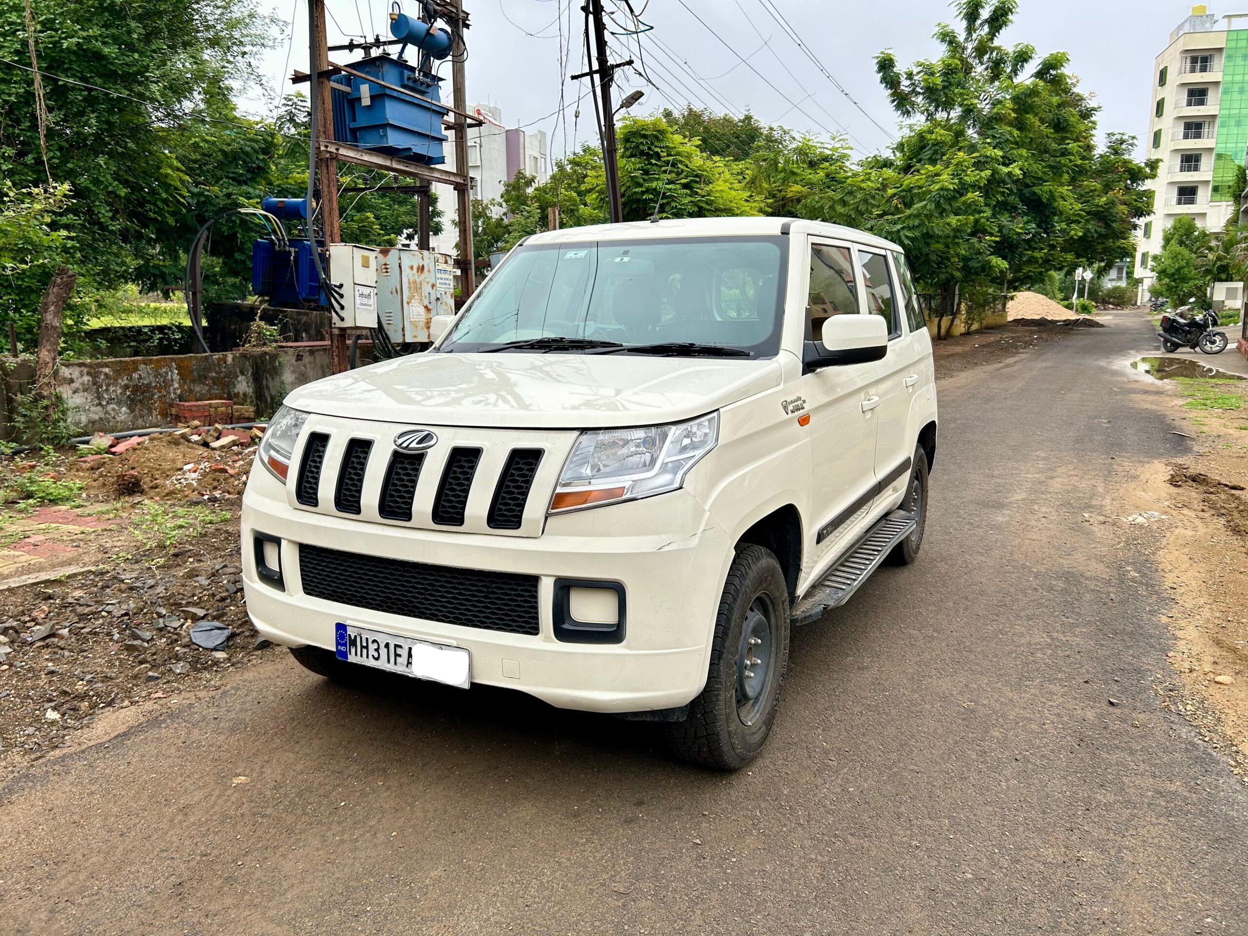 
								Mahindra TUV 300 T4+ – 7 Seater SUV full									