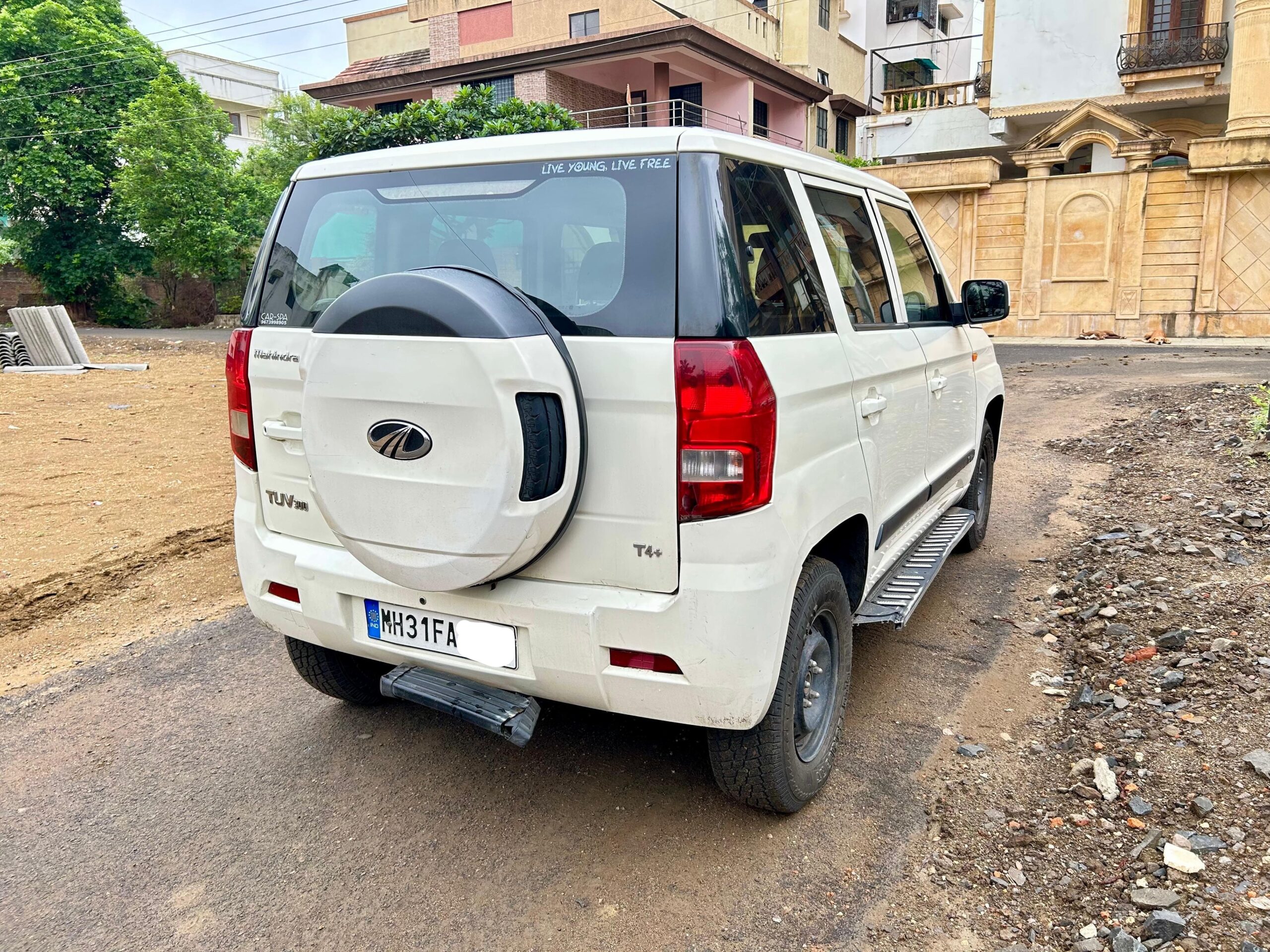 
								Mahindra TUV 300 T4+ – 7 Seater SUV full									