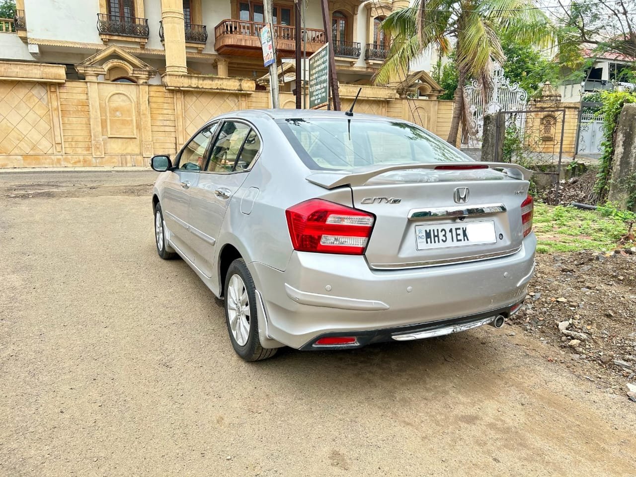 
								Honda City V – Top Model full									