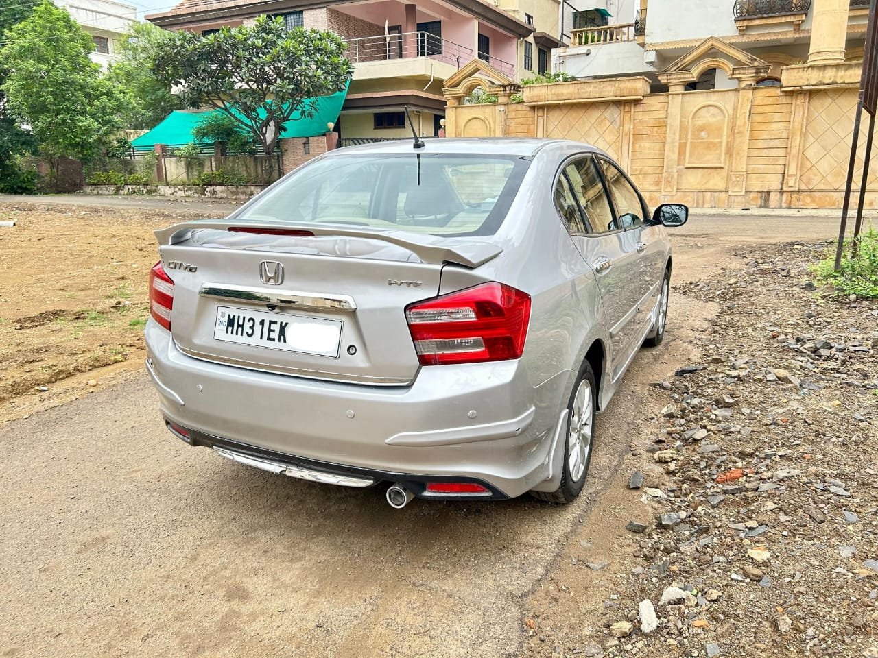 
								Honda City V – Top Model full									