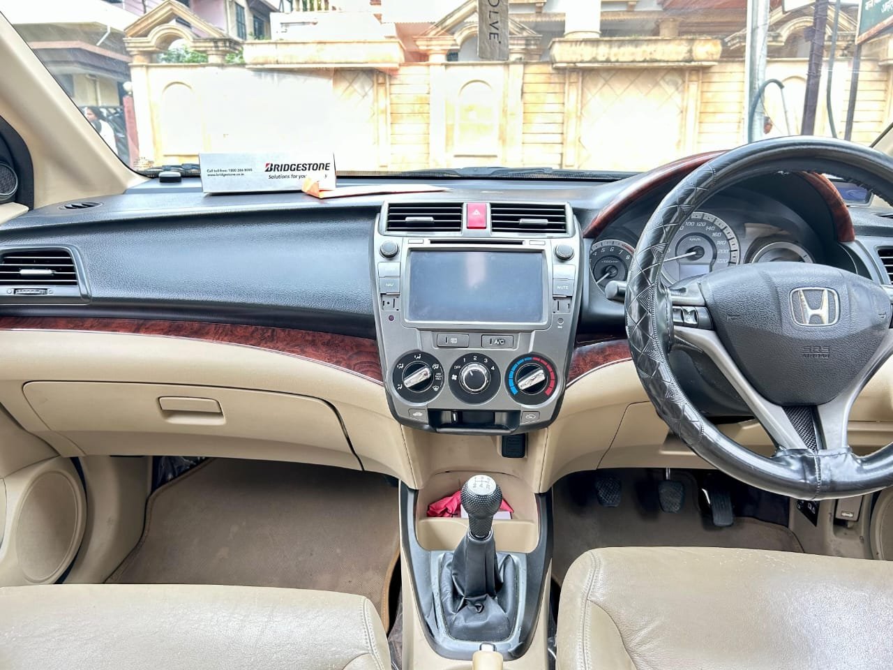 
								Honda City V – Top Model full									