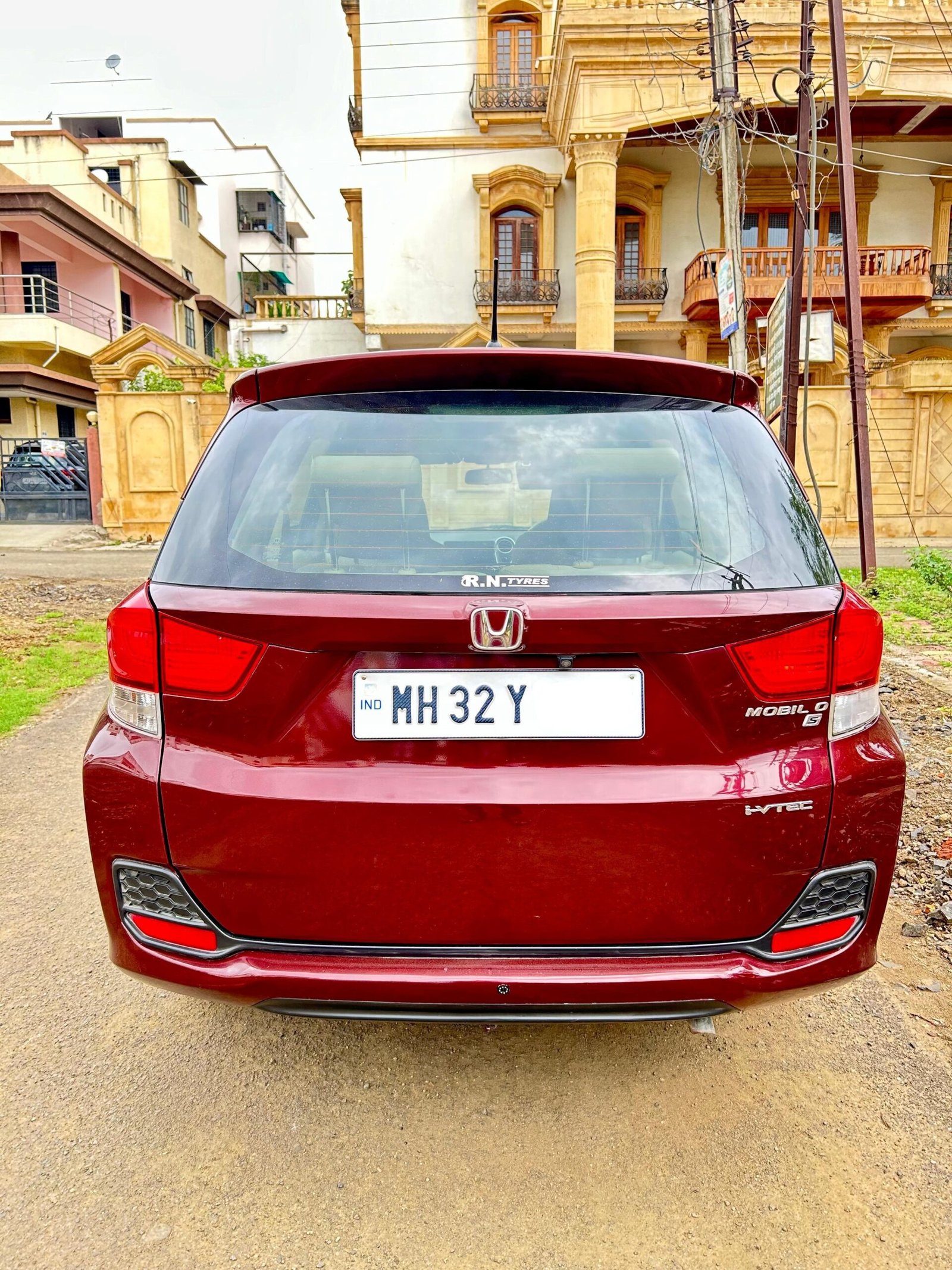 
								Honda Mobilio S MT (Top) i-VTEC – 7 Seater full									