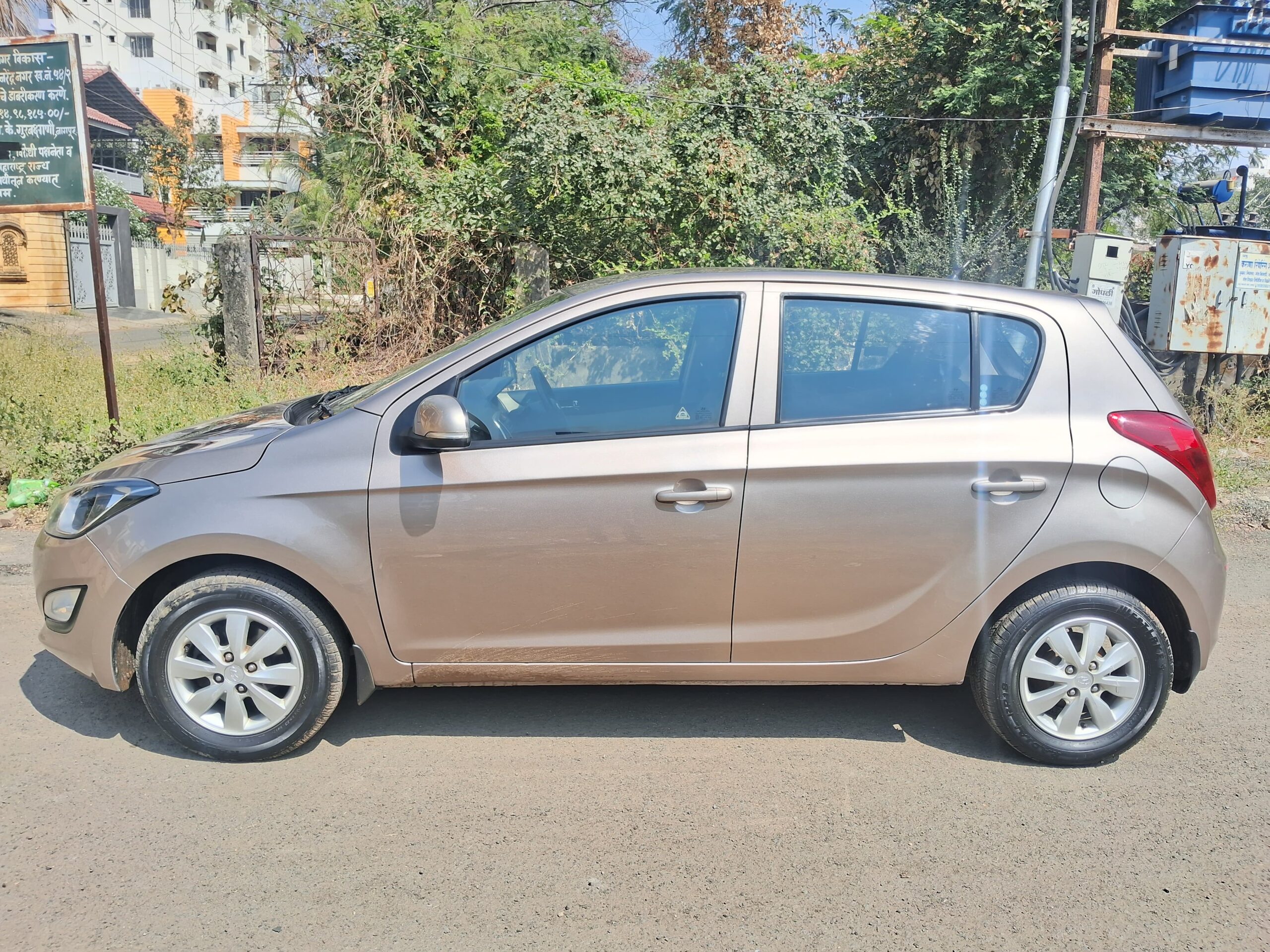 
								Hyundai i20 Sport 1.2 (Diamond Edition) – June 2012 full									