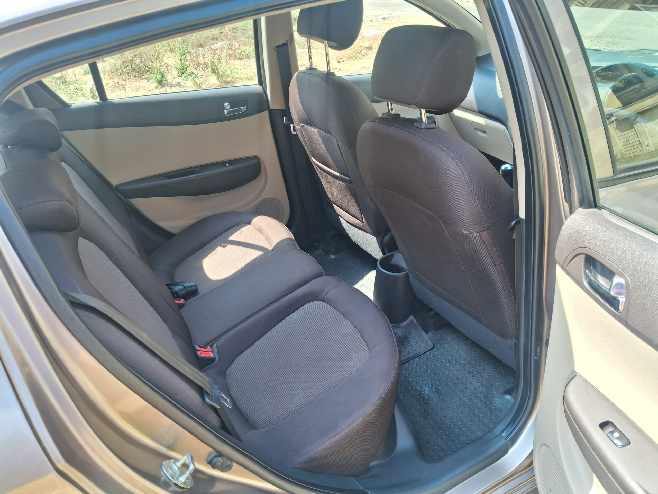 
								Hyundai i20 Sport 1.2 (Diamond Edition) – June 2012 full									