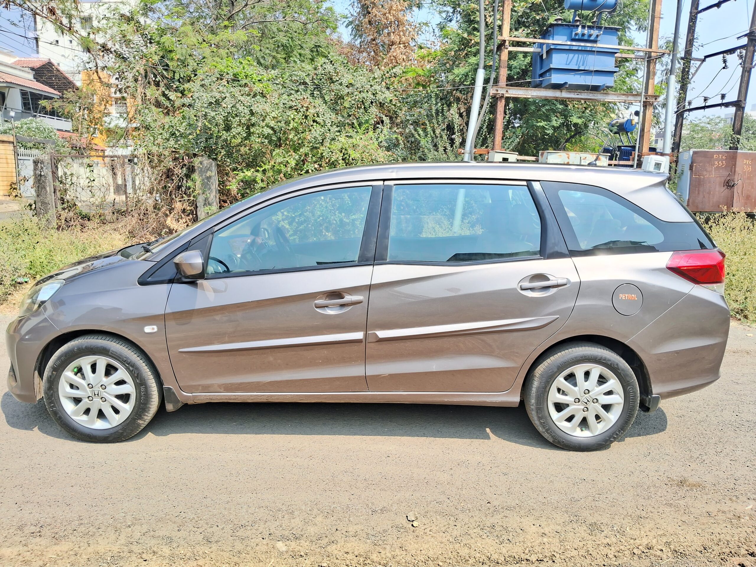 
								Honda Mobilio V MT i-VTEC – July 2015 (7 Seater) full									
