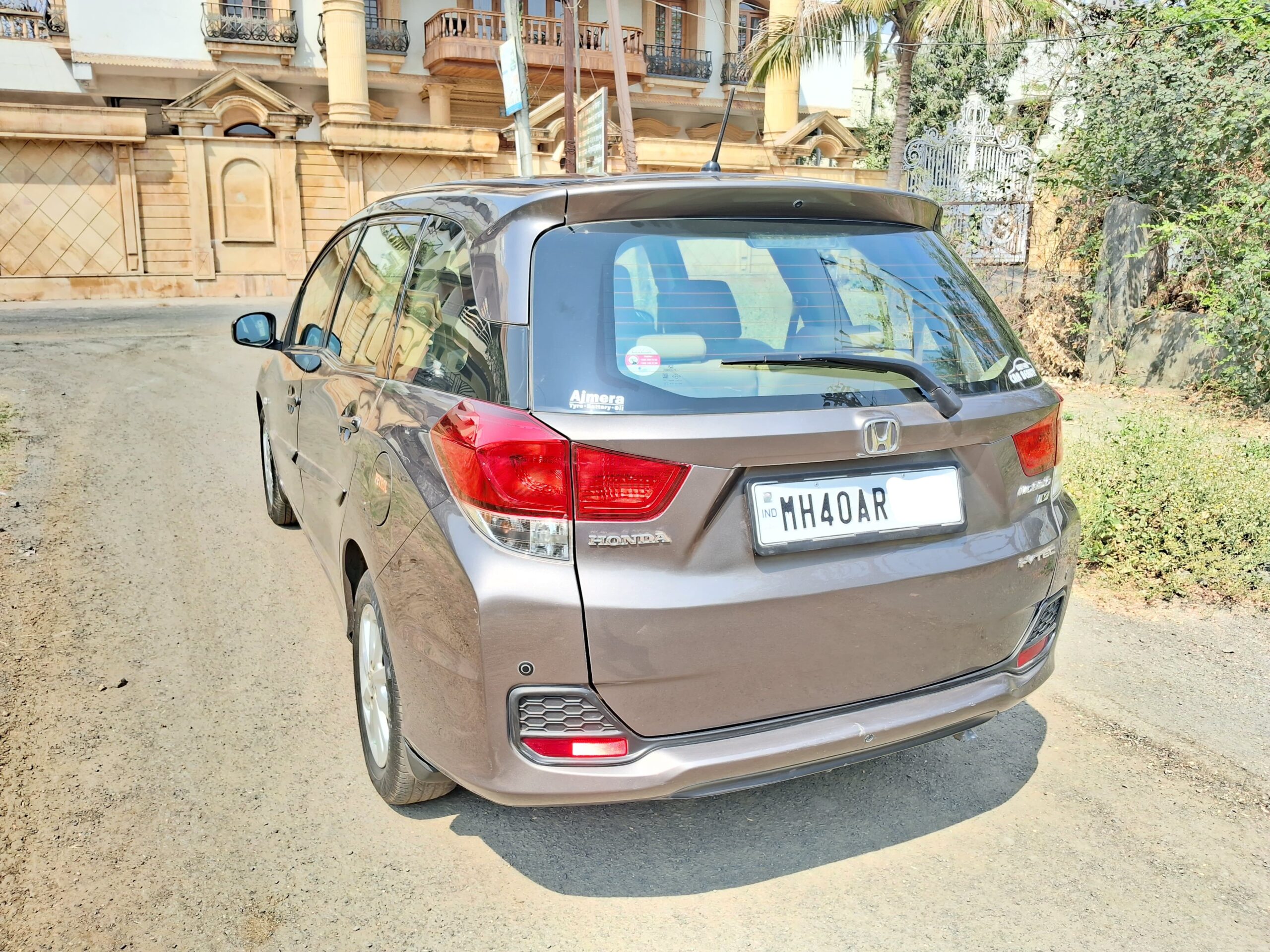 
								Honda Mobilio V MT i-VTEC – July 2015 (7 Seater) full									