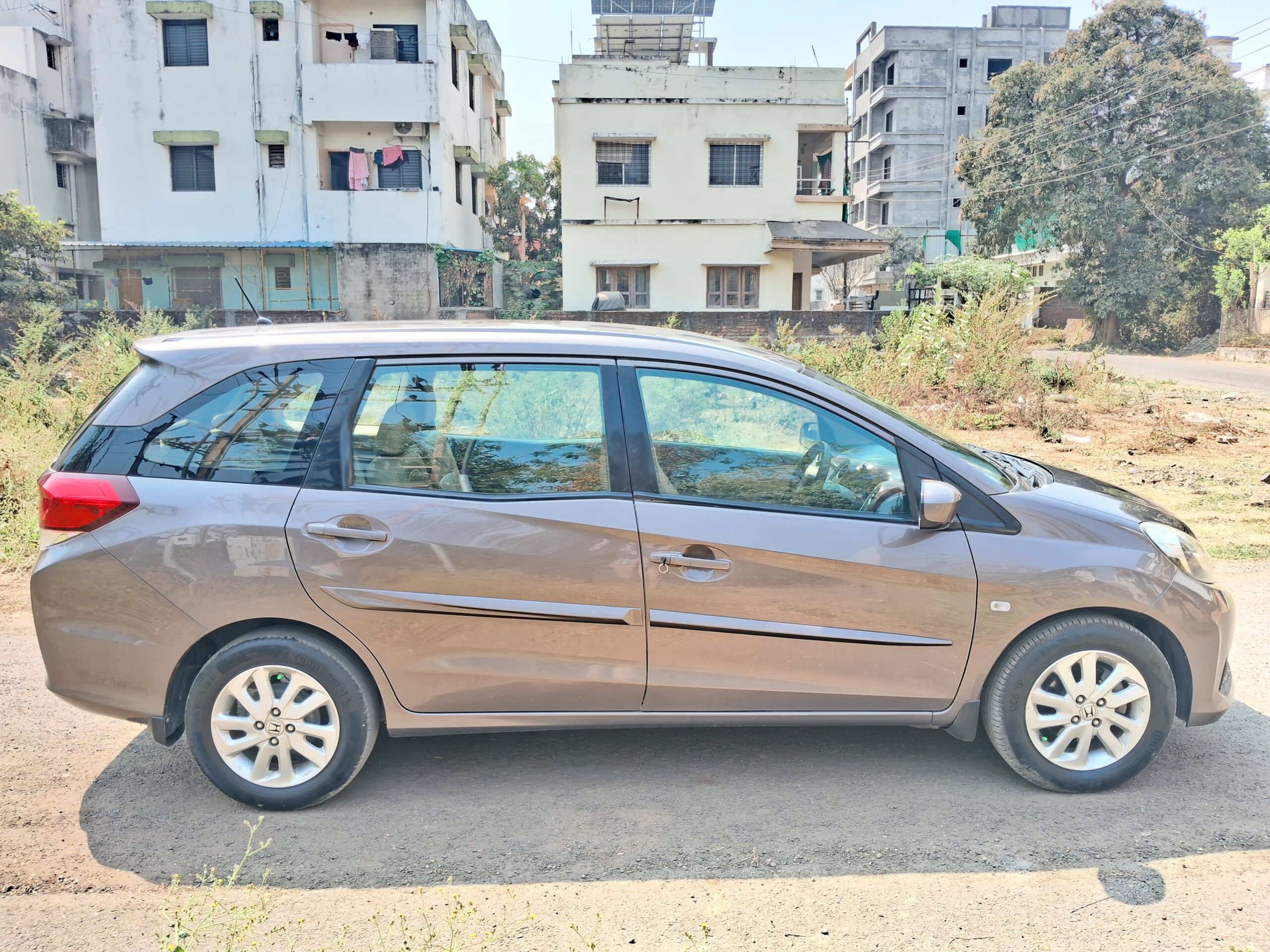 
								Honda Mobilio V MT i-VTEC – July 2015 (7 Seater) full									