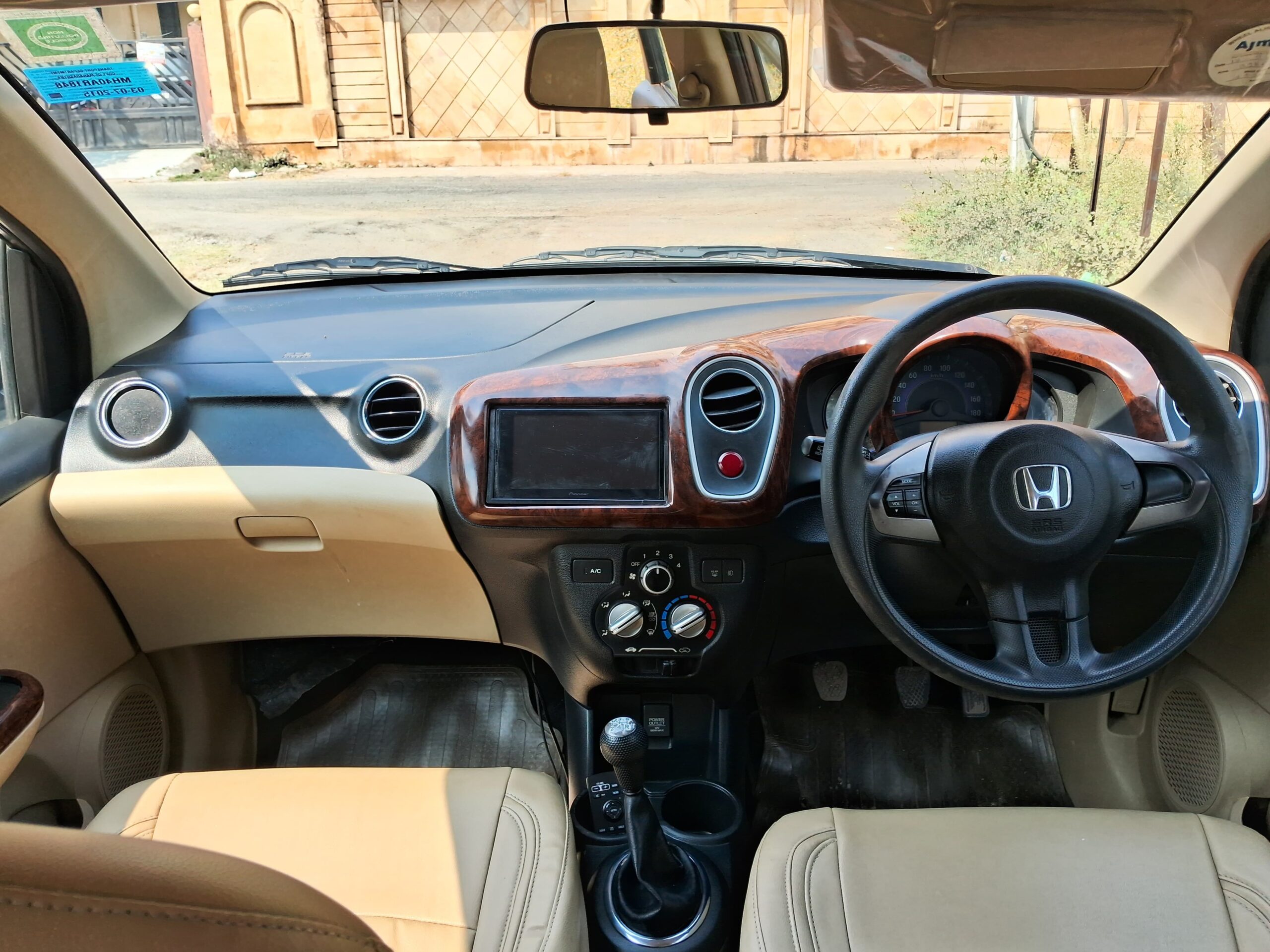 
								Honda Mobilio V MT i-VTEC – July 2015 (7 Seater) full									