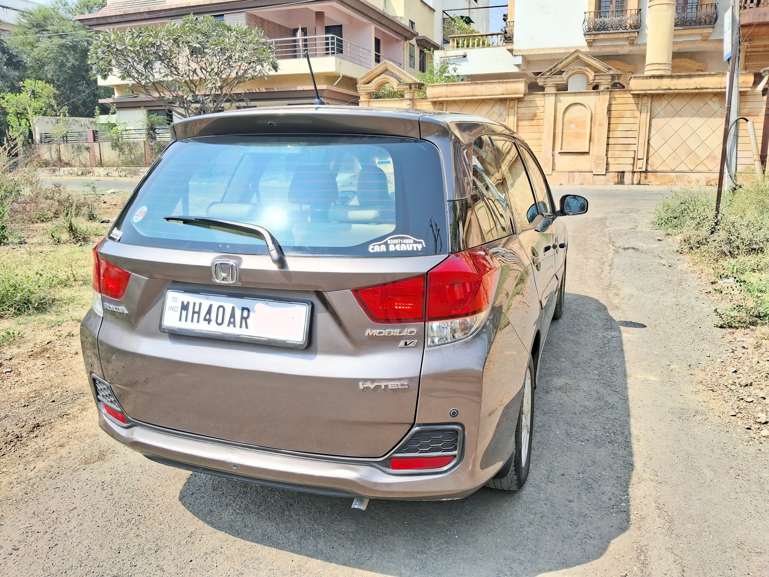 
								Honda Mobilio V MT i-VTEC – July 2015 (7 Seater) full									