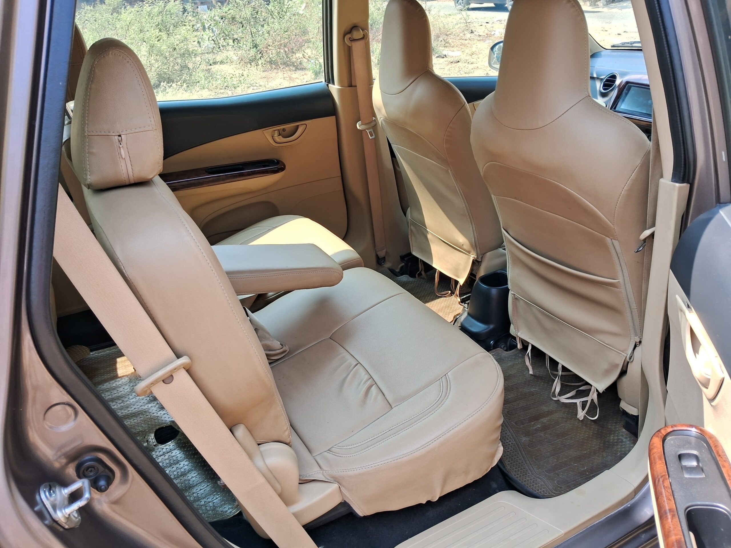 
								Honda Mobilio V MT i-VTEC – July 2015 (7 Seater) full									