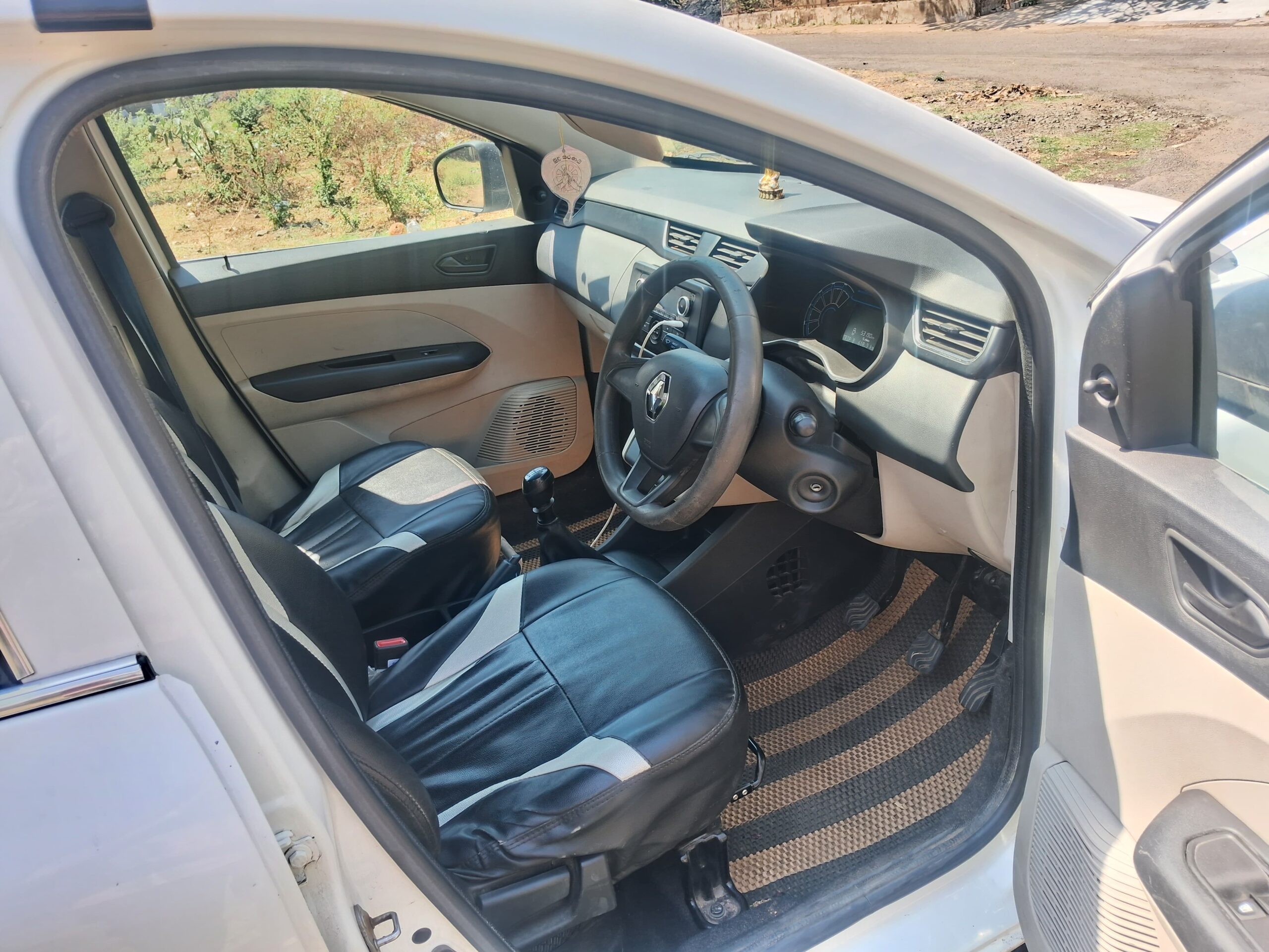 
								Renault Triber RXL – May 2024 (7 Seater) full									