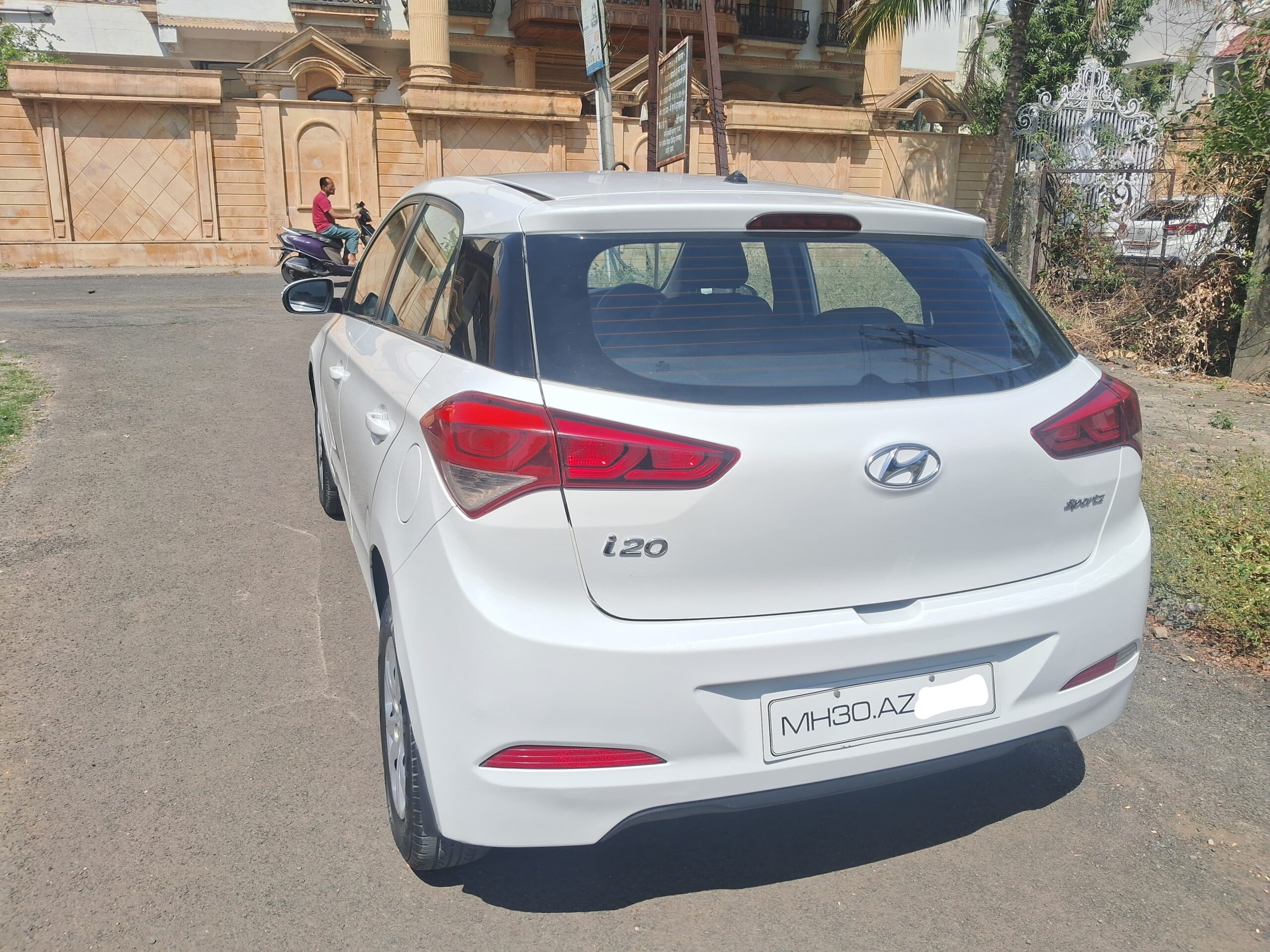 
								Hyundai Elite i20 Sportz – July 2017 full									