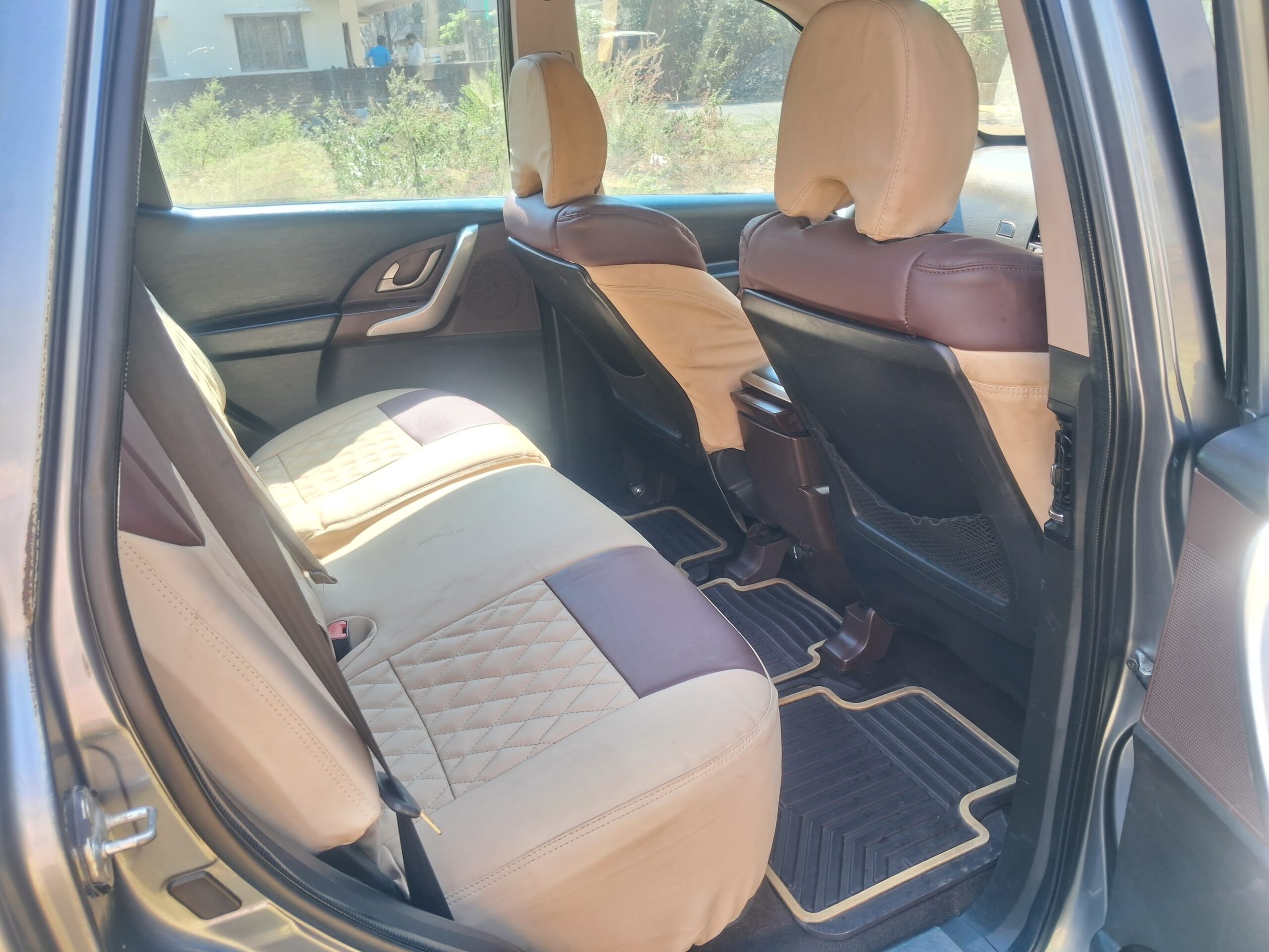 
								Mahindra XUV500 W8 (Diesel) – May 2012 full									