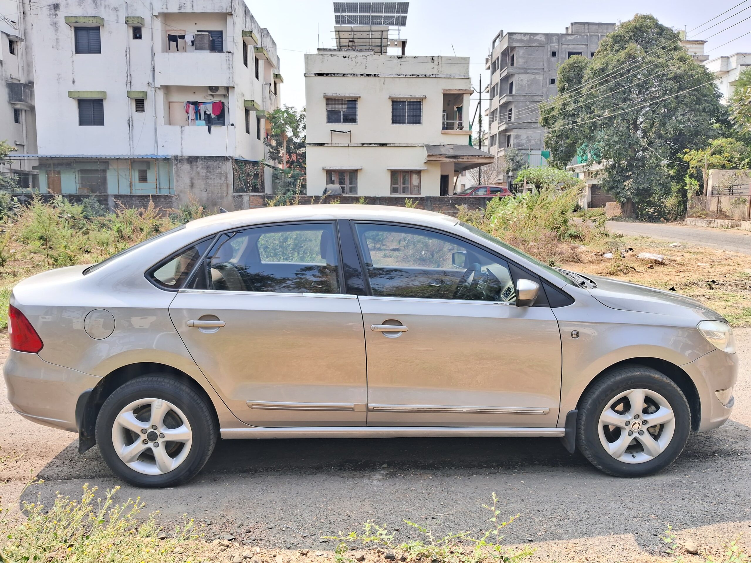 
								Skoda Rapid Elegance TDI (Top Model – Diesel) – Oct 2014 full									