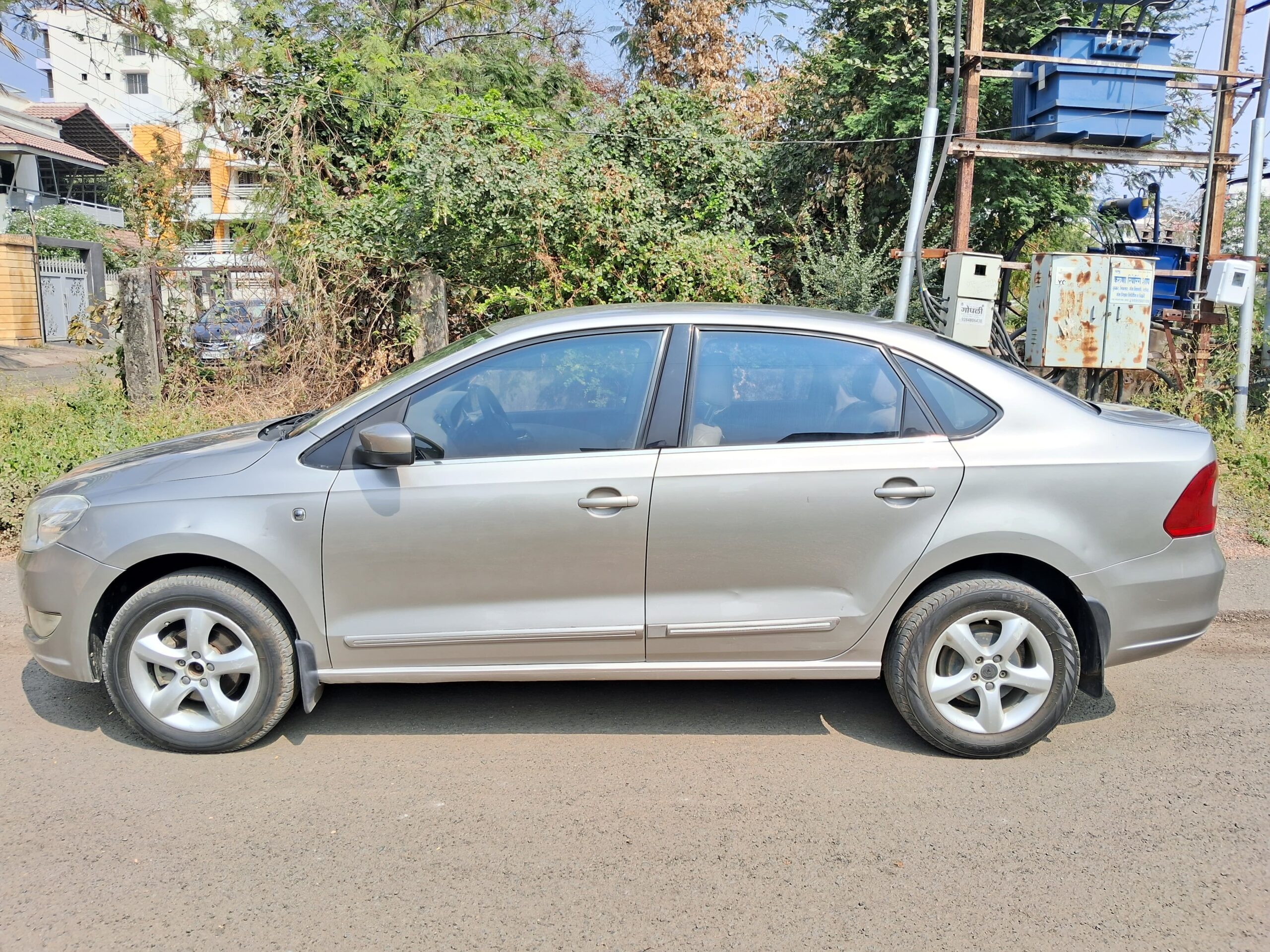 
								Skoda Rapid Elegance TDI (Top Model – Diesel) – Oct 2014 full									