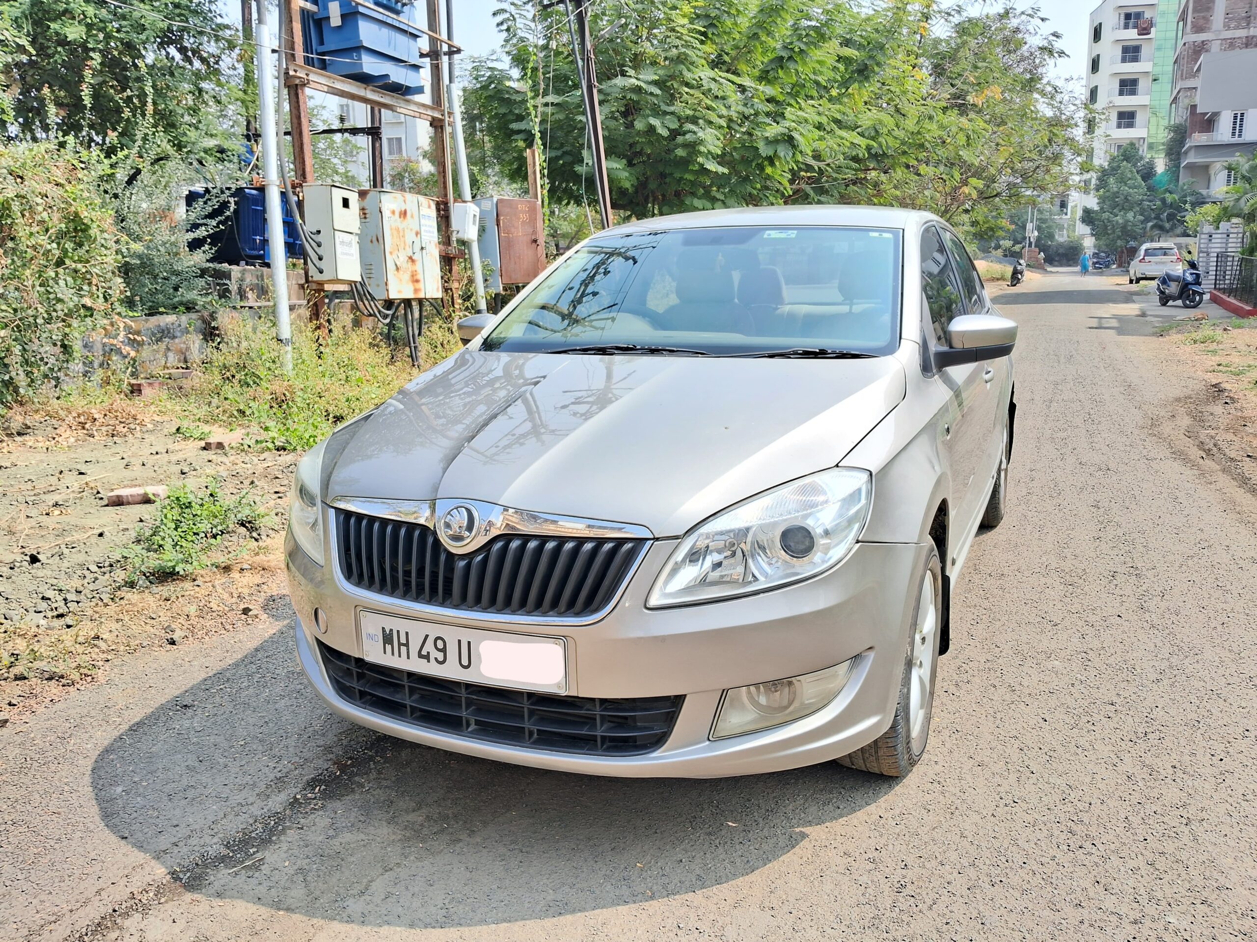 
								Skoda Rapid Elegance TDI (Top Model – Diesel) – Oct 2014 full									