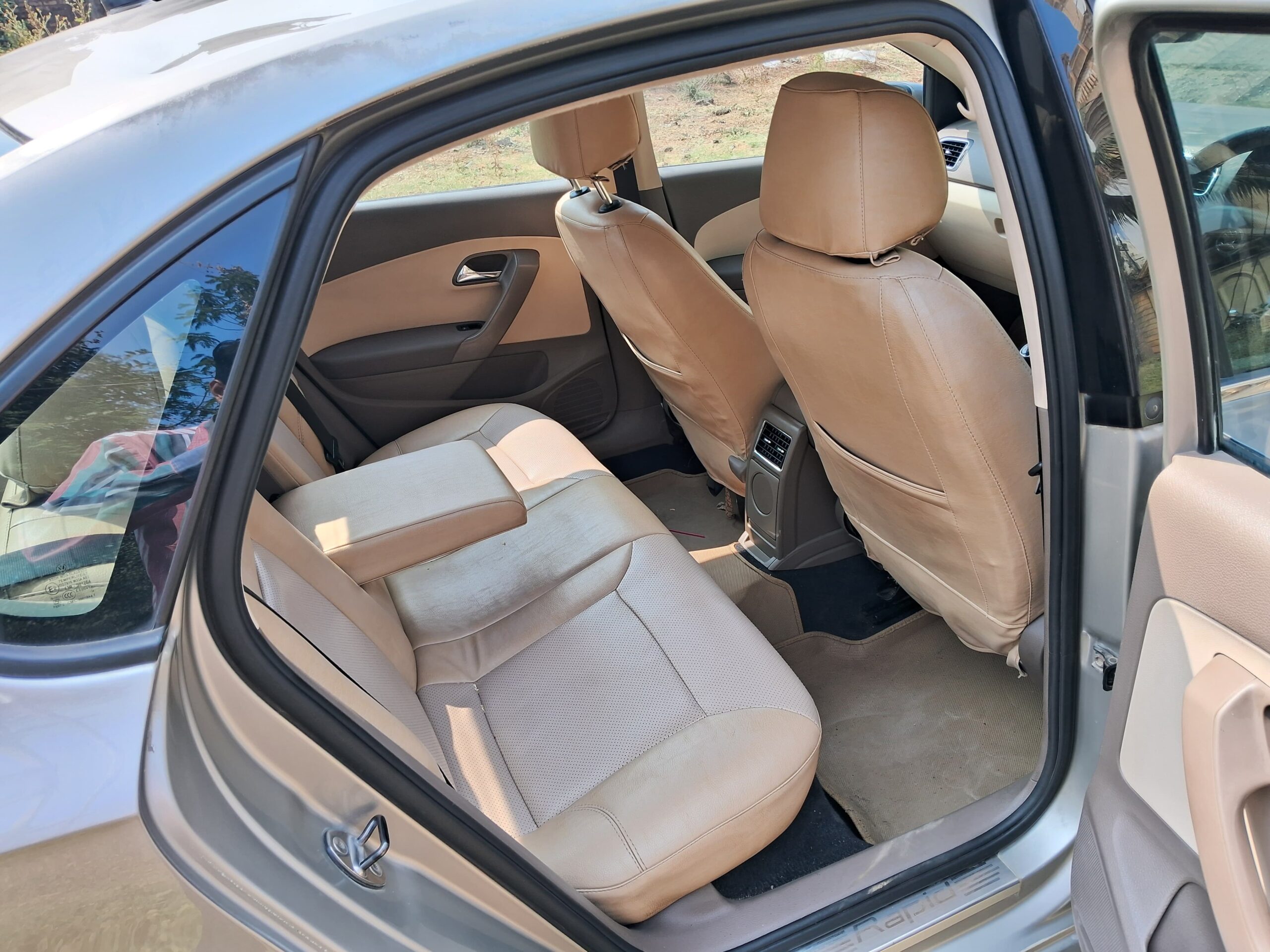 
								Skoda Rapid Elegance TDI (Top Model – Diesel) – Oct 2014 full									