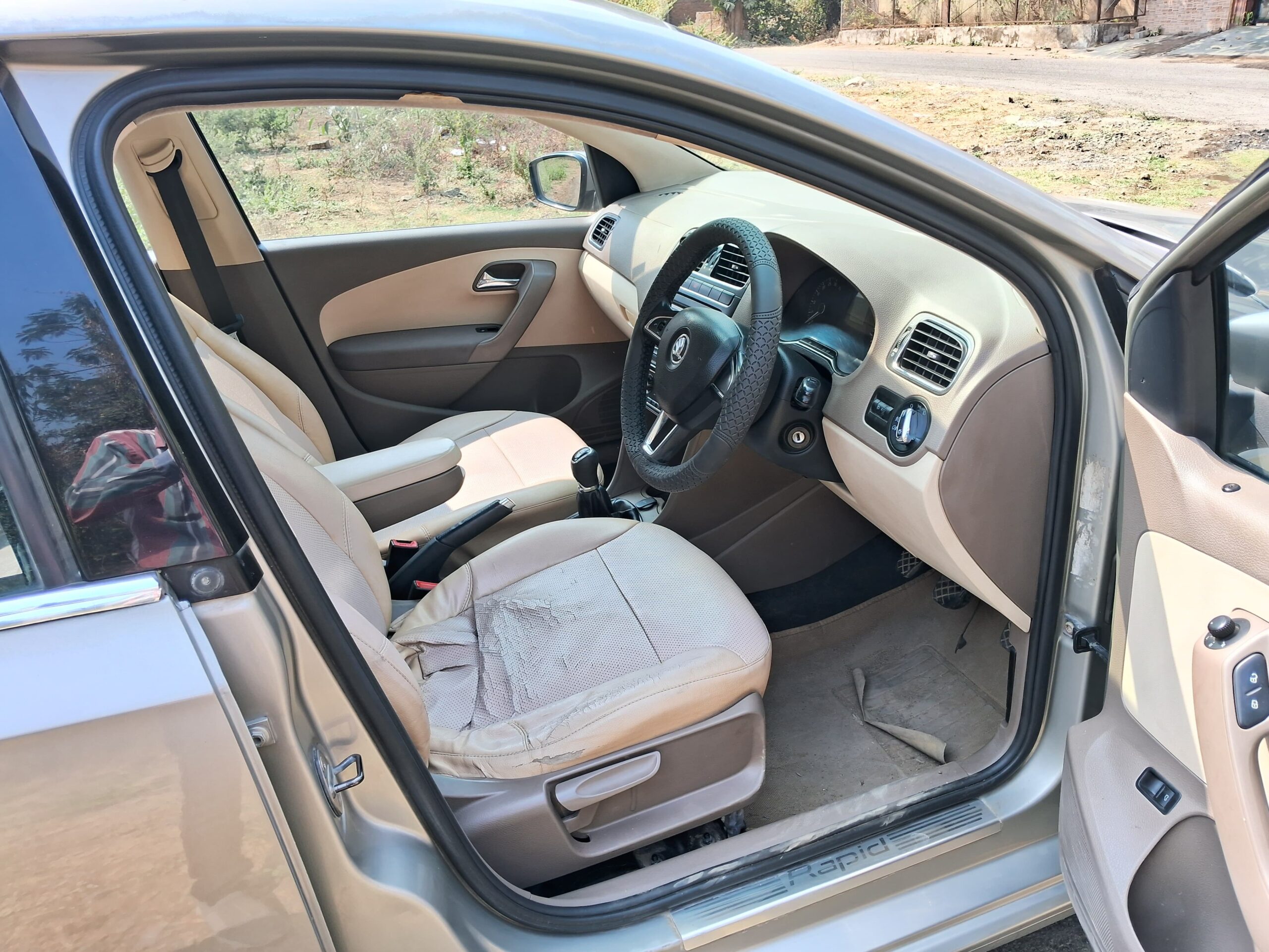 
								Skoda Rapid Elegance TDI (Top Model – Diesel) – Oct 2014 full									