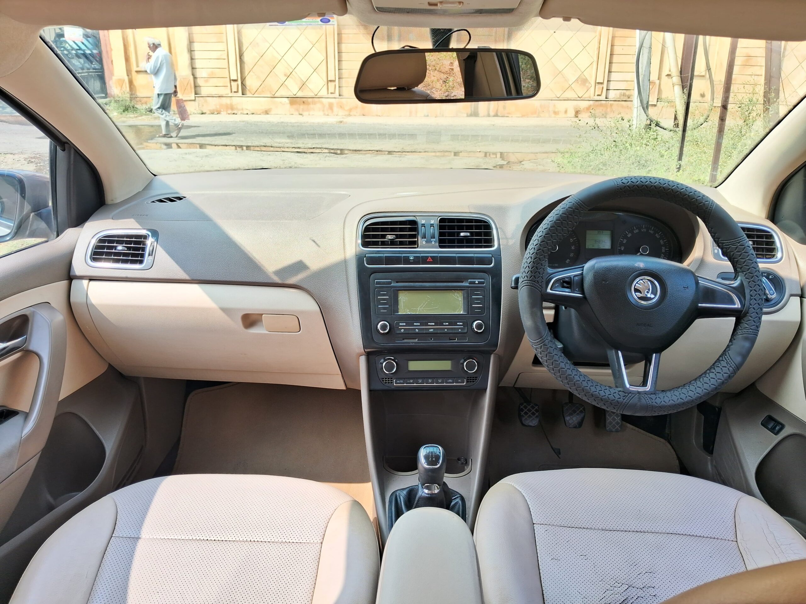 
								Skoda Rapid Elegance TDI (Top Model – Diesel) – Oct 2014 full									