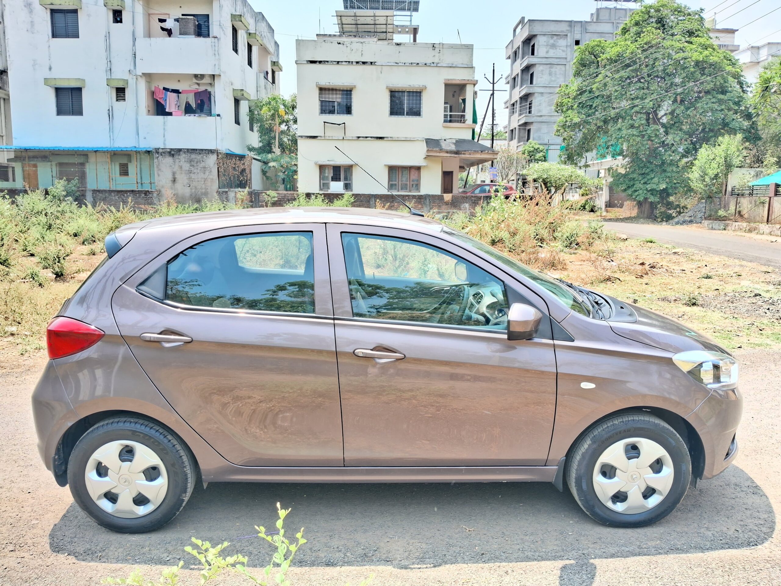 
								Tata Tiago XT (Petrol) – February 2017 full									