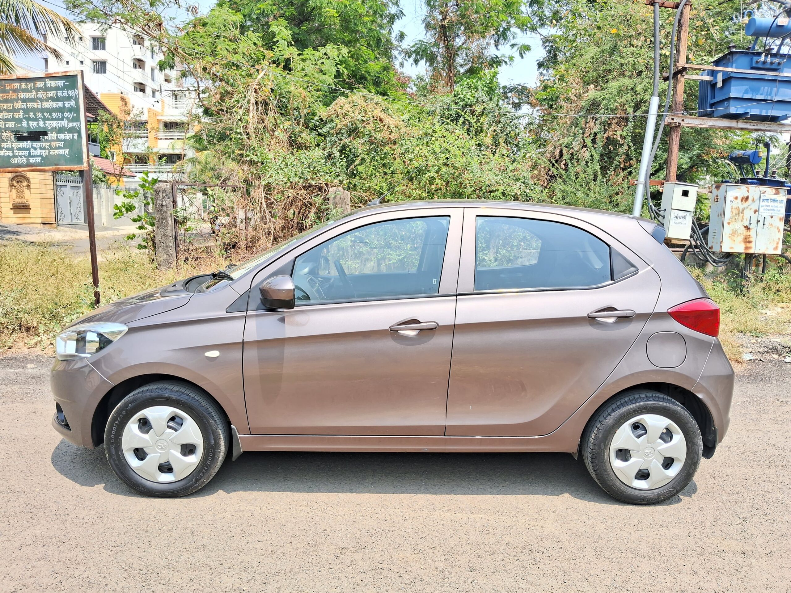 
								Tata Tiago XT (Petrol) – February 2017 full									
