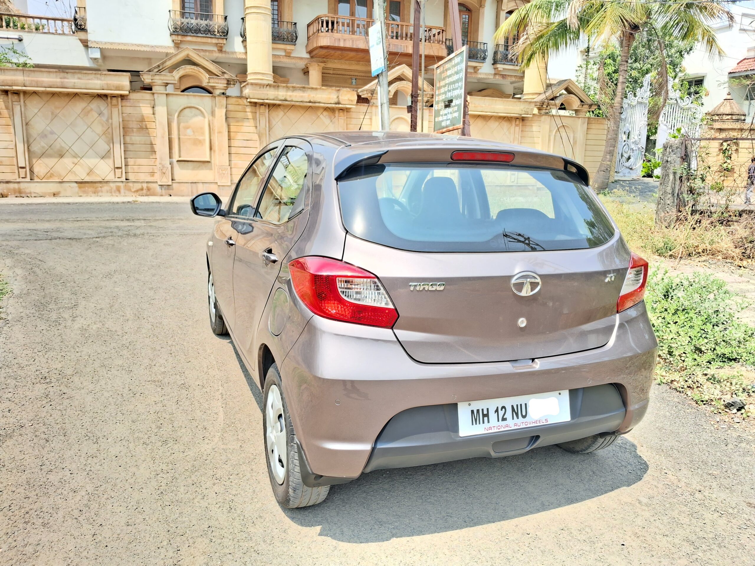 
								Tata Tiago XT (Petrol) – February 2017 full									