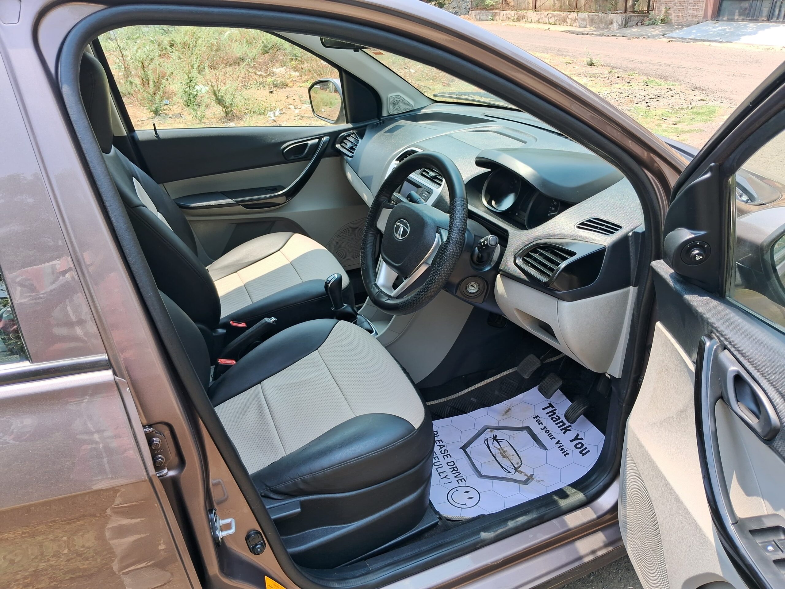 
								Tata Tiago XT (Petrol) – February 2017 full									