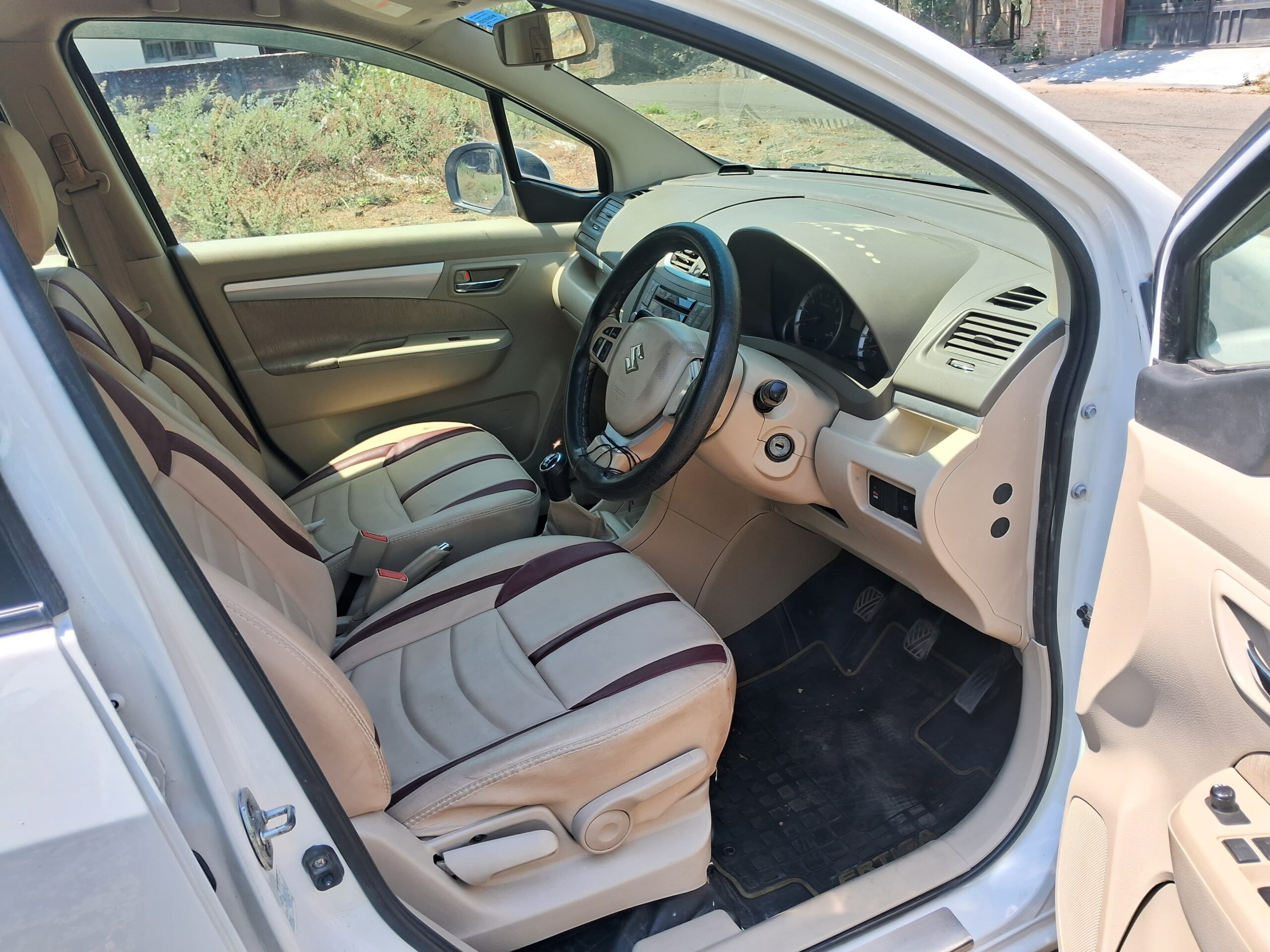 
								Maruti Suzuki Ertiga ZXi (Top Variant) – 2013 Model full									