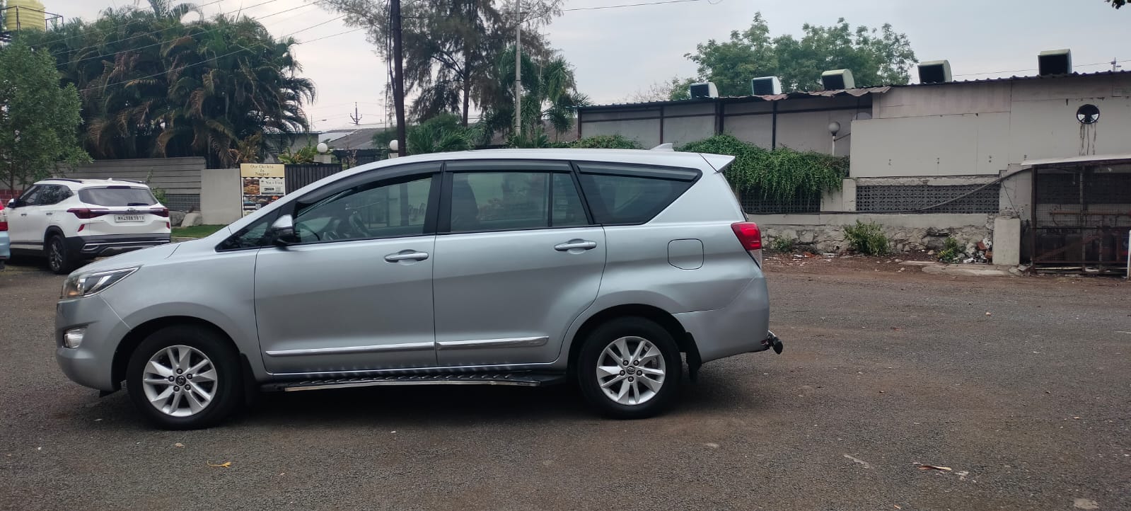 
								Toyota Innova Crysta GX (Diesel) – 2017 Model full									