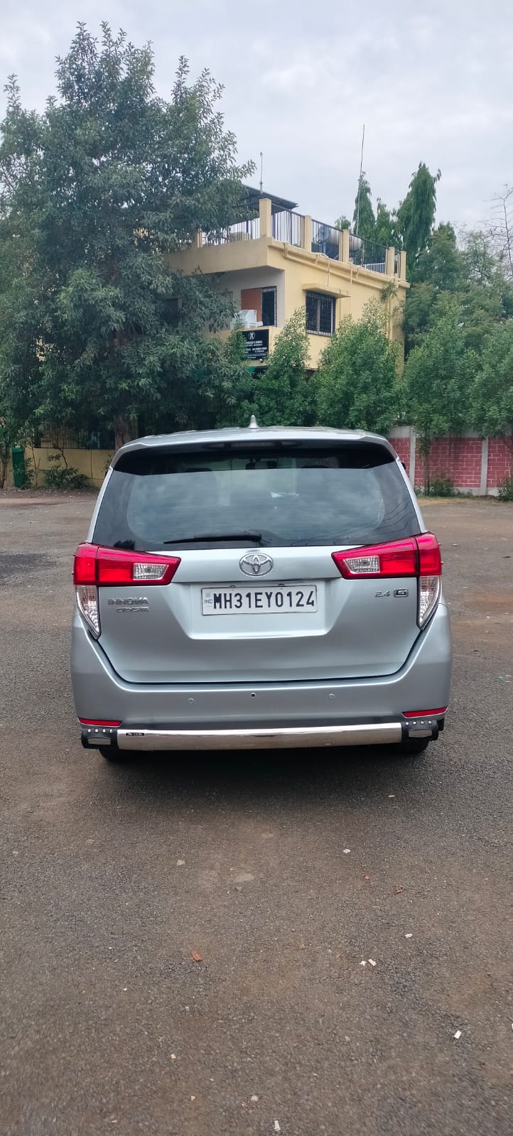 
								Toyota Innova Crysta GX (Diesel) – 2017 Model full									