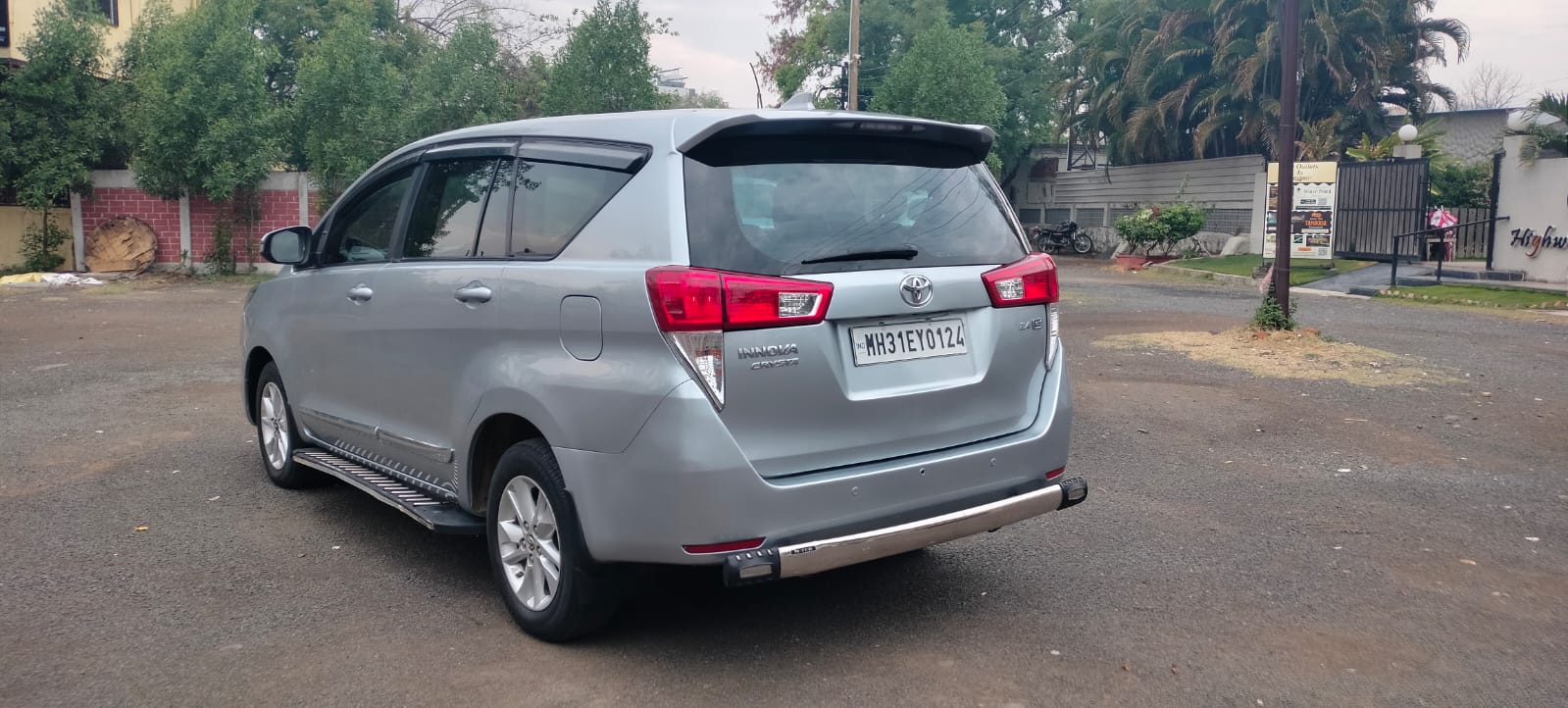 
								Toyota Innova Crysta GX (Diesel) – 2017 Model full									