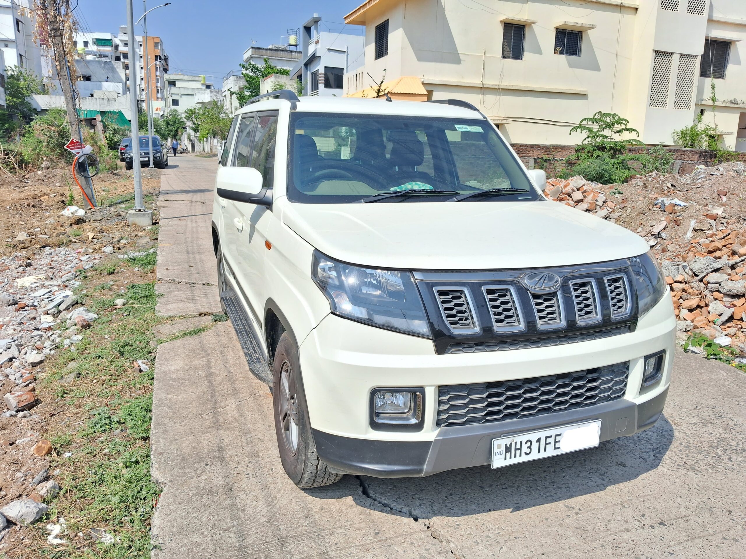 
								Mahindra TUV300 T10 (Top Variant) – September 2019 full									