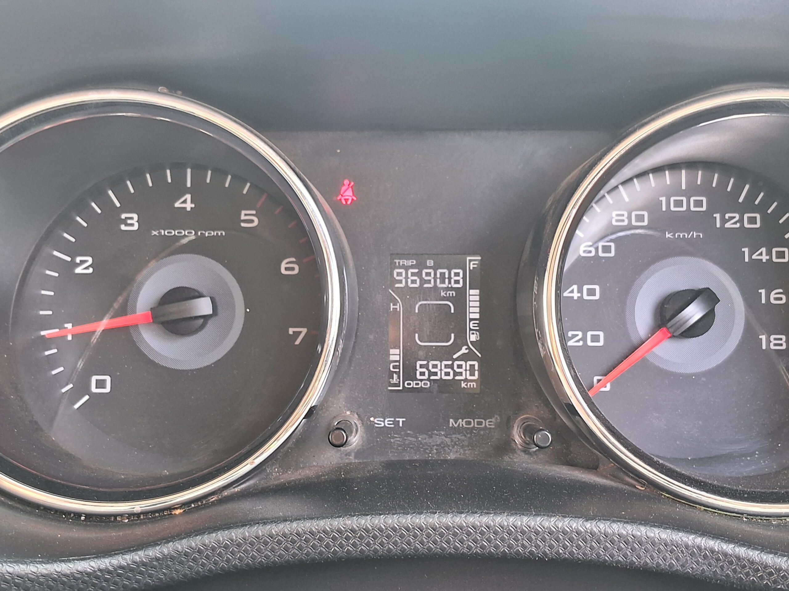 
								Mahindra TUV300 T10 (Top Variant) – September 2019 full									