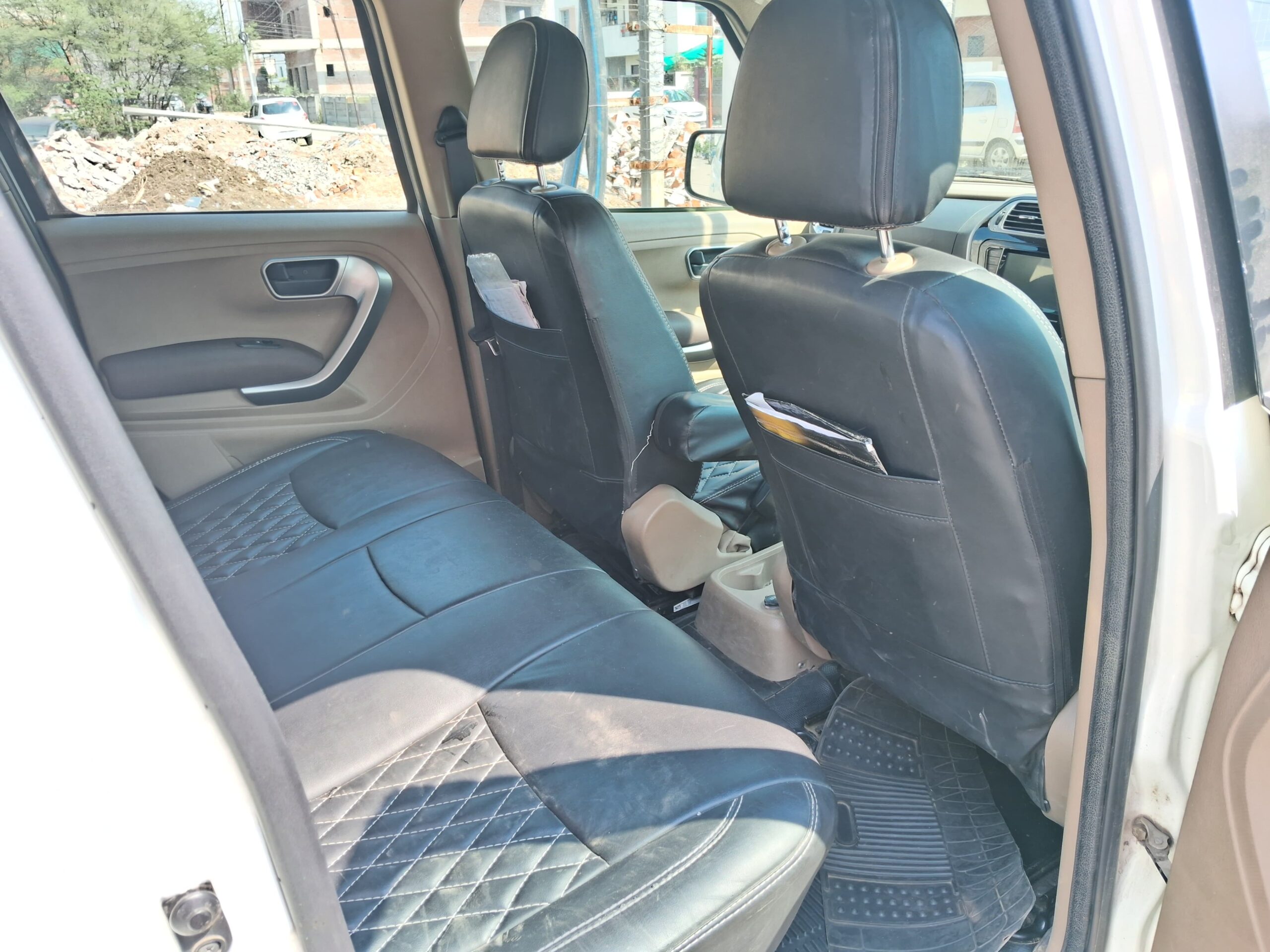 
								Mahindra TUV300 T10 (Top Variant) – September 2019 full									