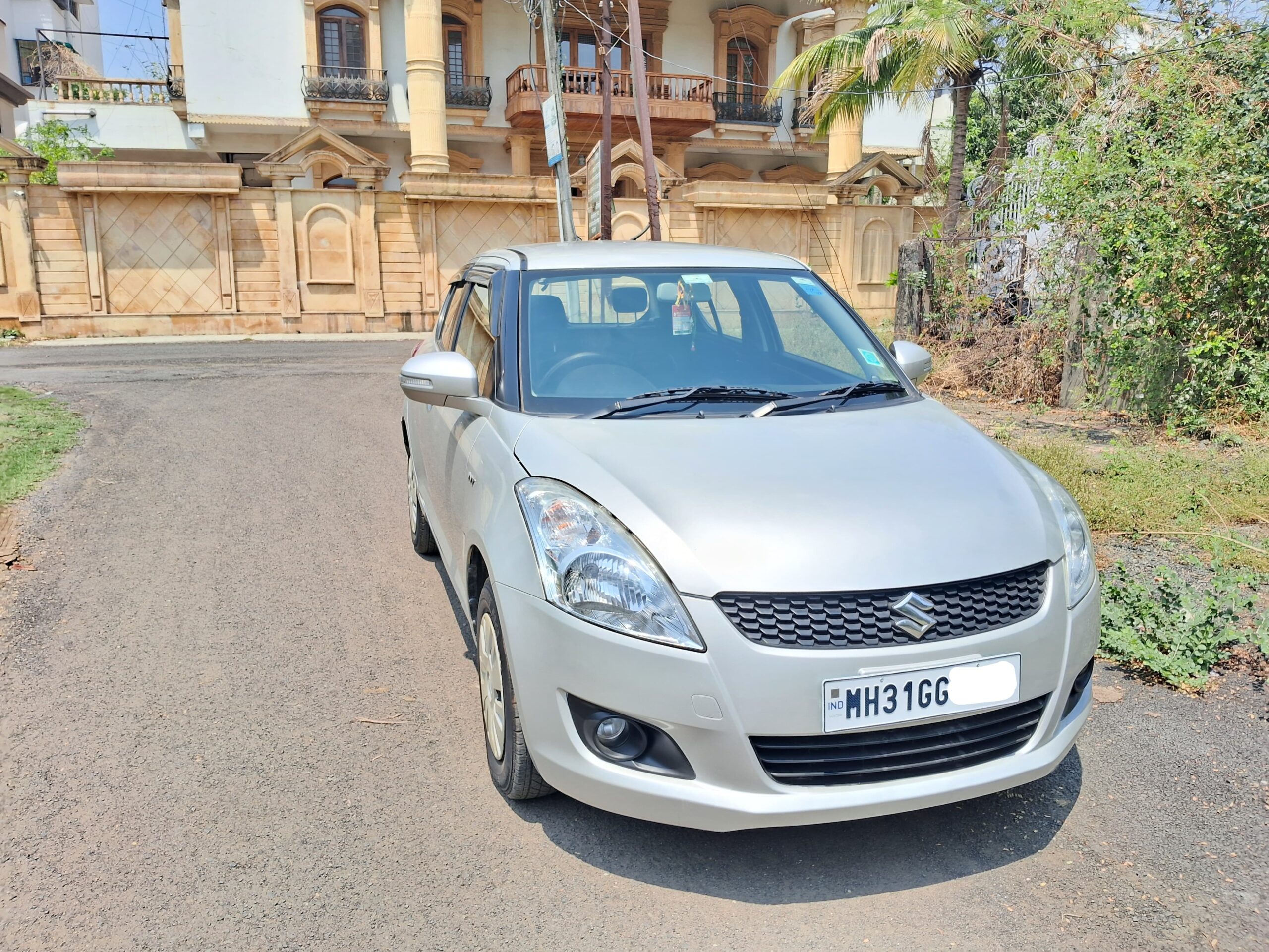
								Maruti Suzuki Swift VXi (Petrol) – November 2014 full									