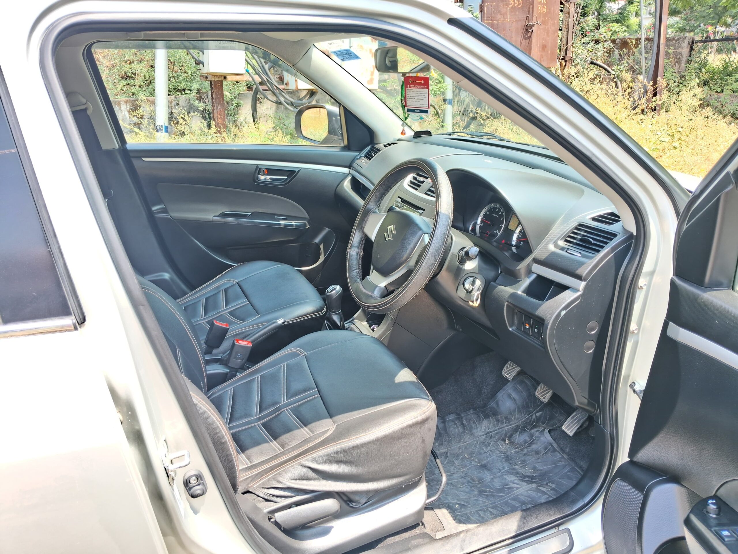 
								Maruti Suzuki Swift VXi (Petrol) – November 2014 full									