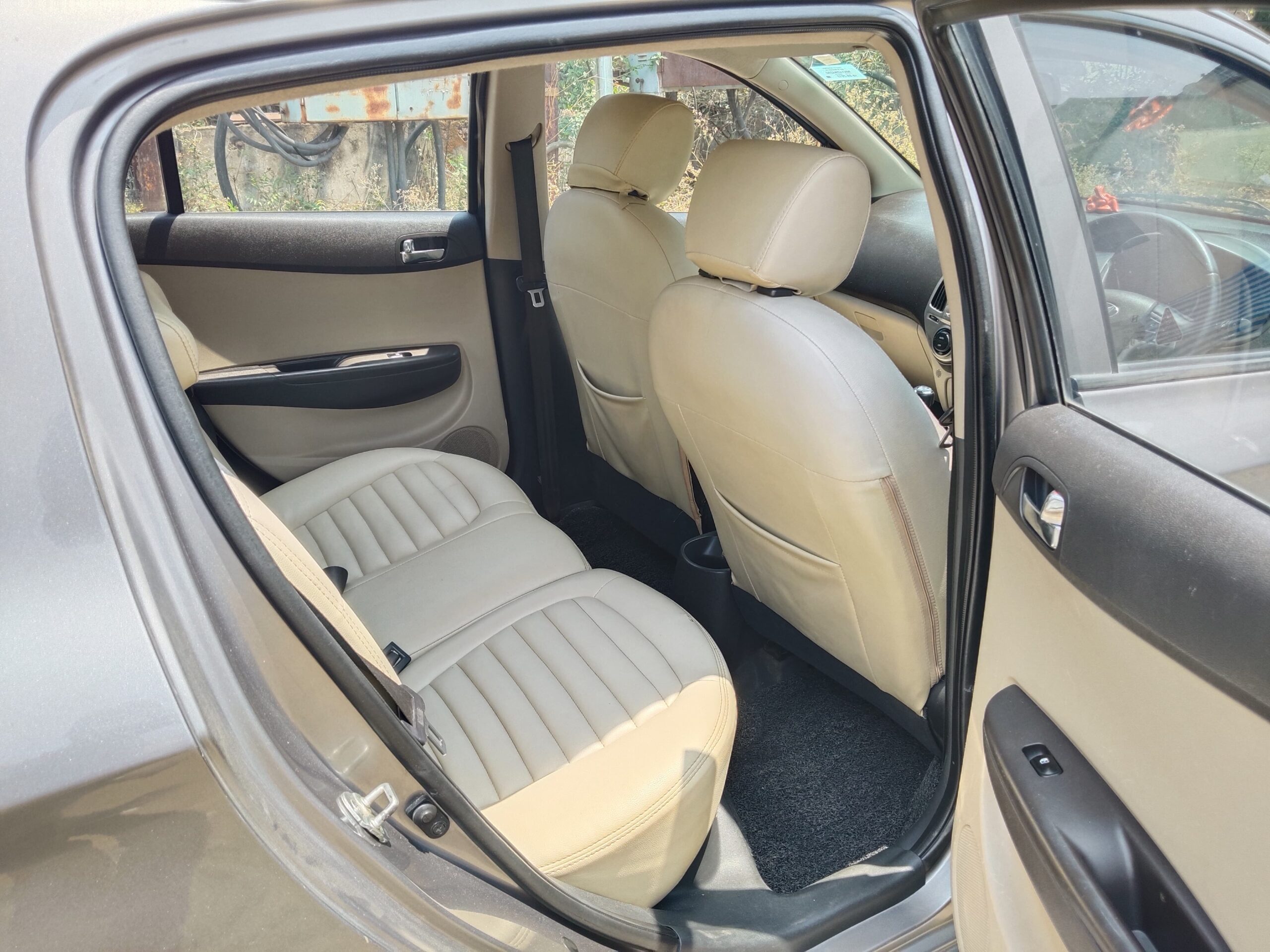 
								Hyundai i20 Sportz 1.2 (Diamond Edition) – September 2012 full									