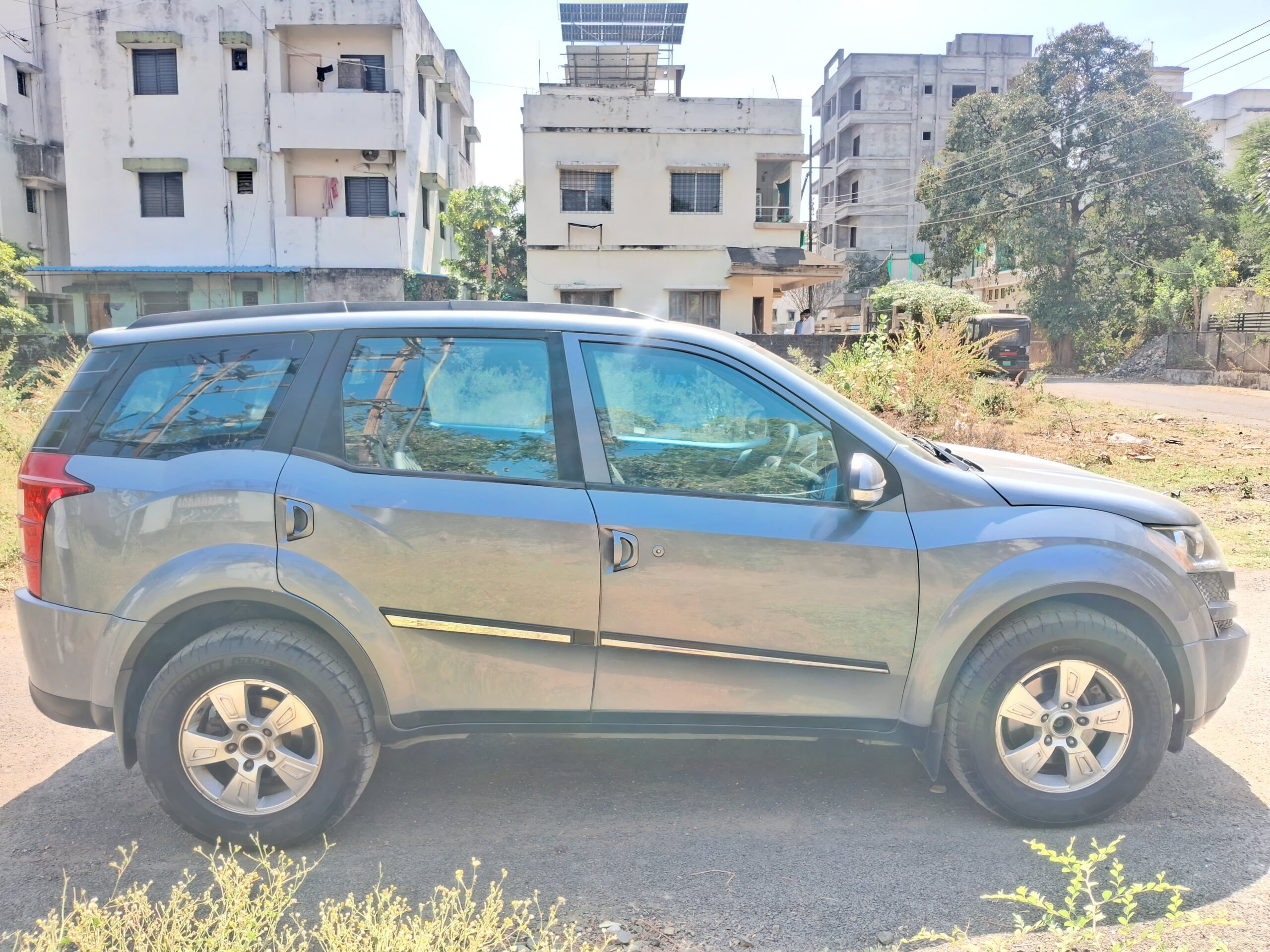 
								Mahindra XUV500 W8 (Diesel) – May 2012 full									
