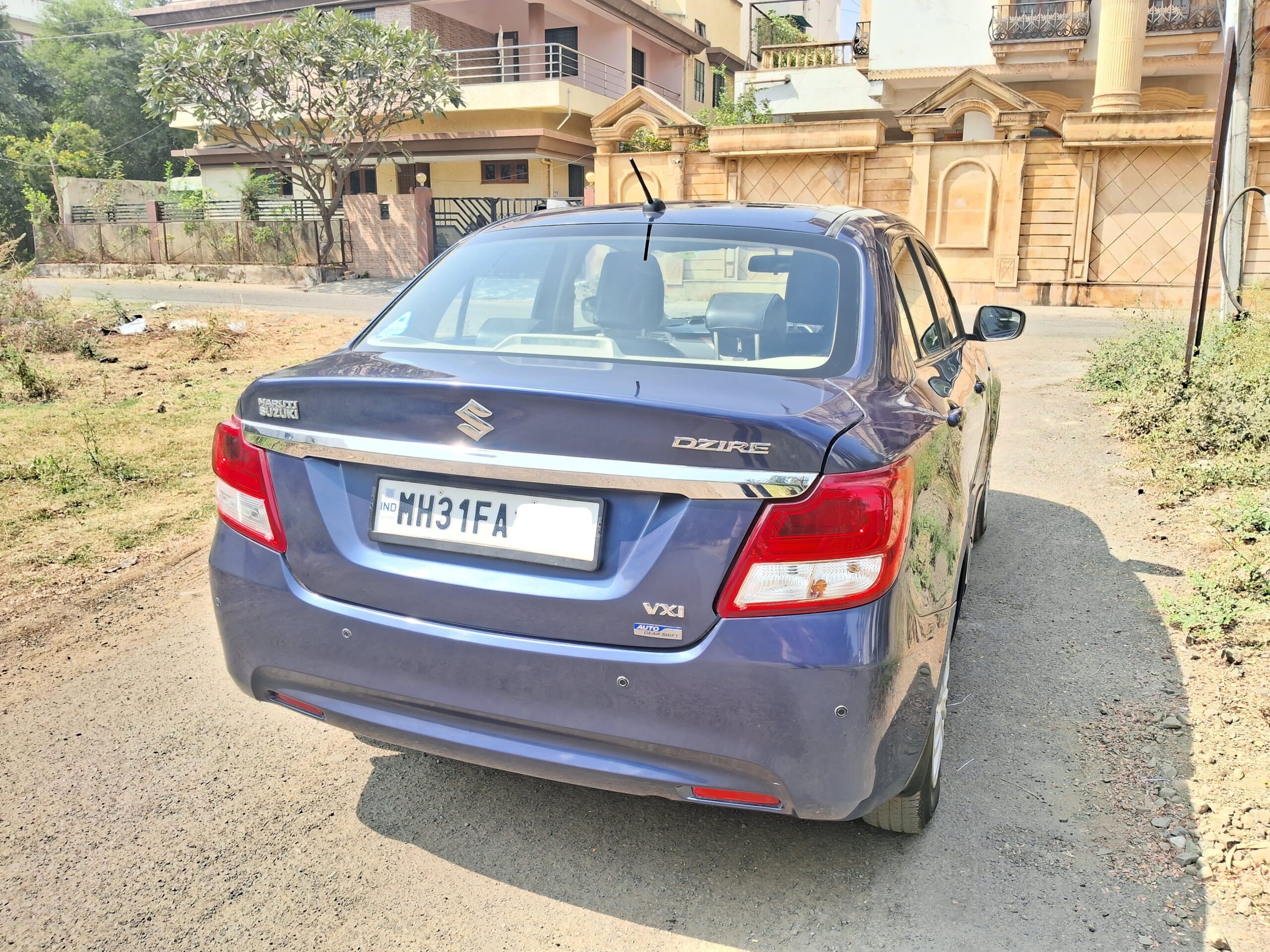 
								Maruti Suzuki Dzire VXi (AGS) – August 2017 full									