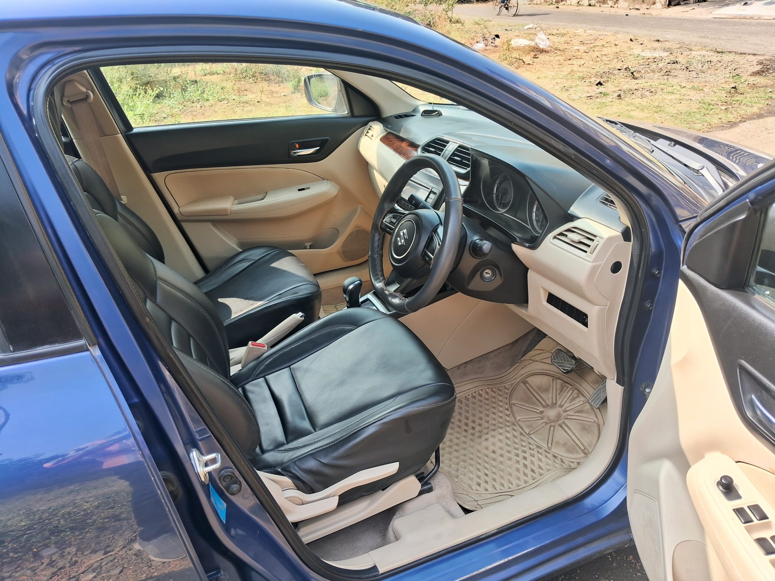 
								Maruti Suzuki Dzire VXi (AGS) – August 2017 full									