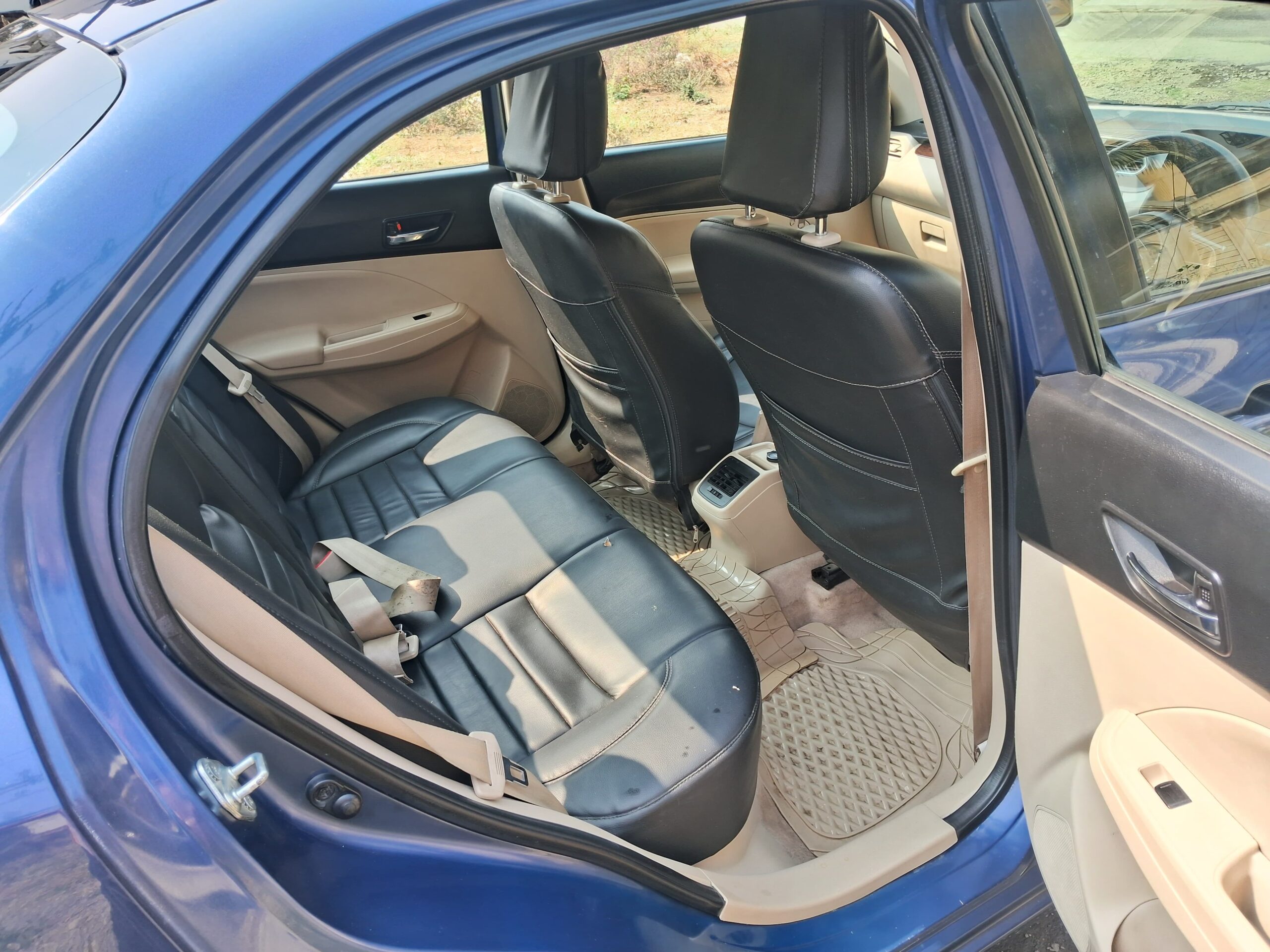 
								Maruti Suzuki Dzire VXi (AGS) – August 2017 full									
